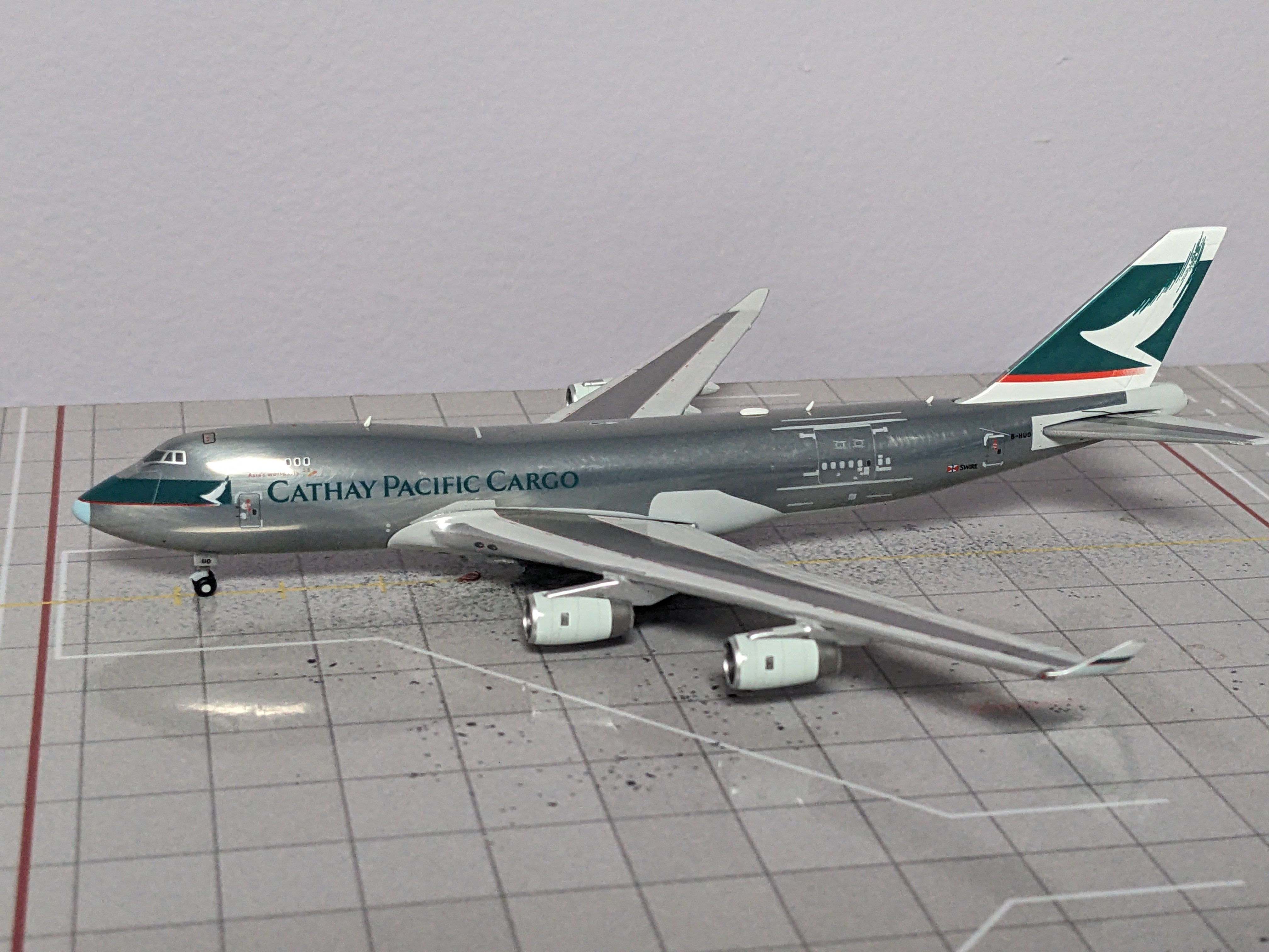 1:400 JC CATHAY PACIFIC B747-400F B-HUO
