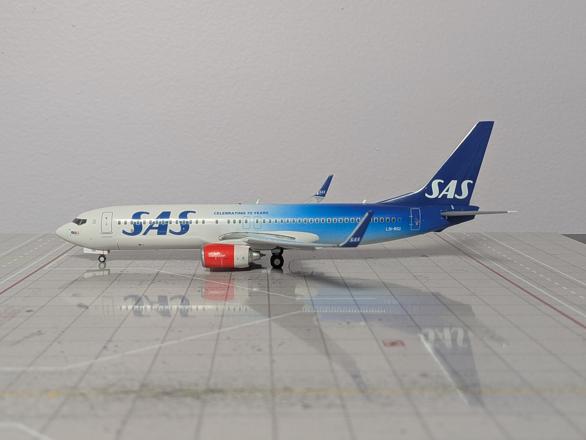 1:200 GEMINI SAS B737-800 LN-RGI