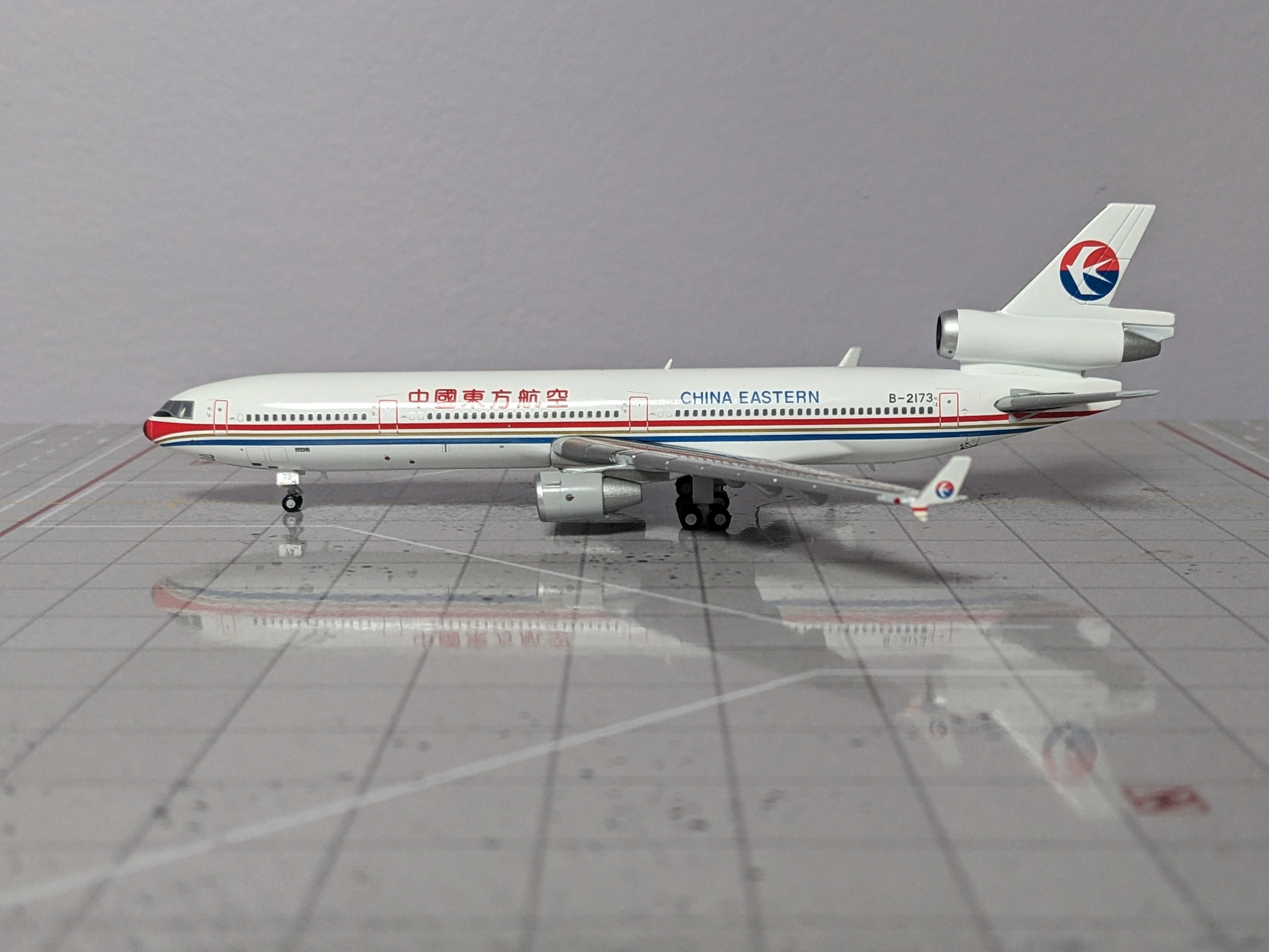 1:400 JC CHINA EASTERN MD-11 B-2173