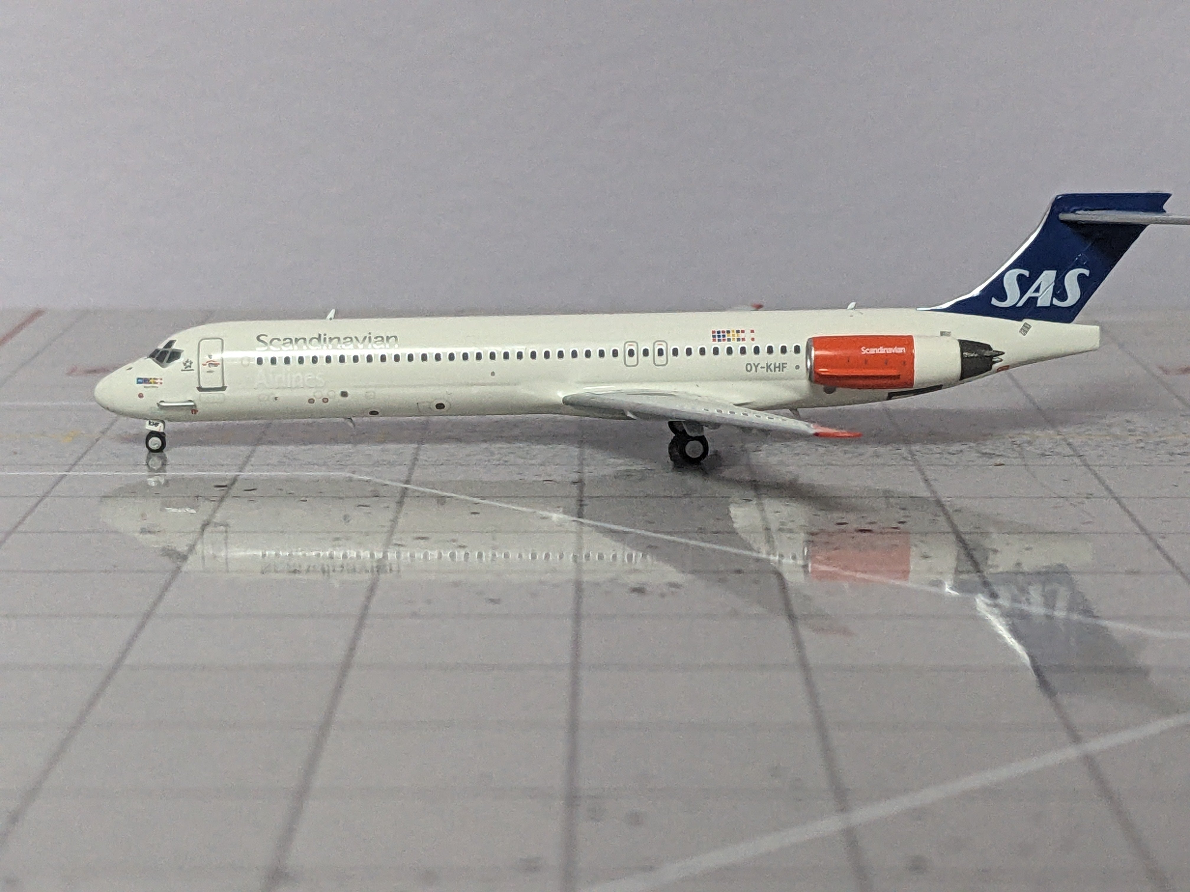 1:400 NG SAS MD-87 OY-KHF