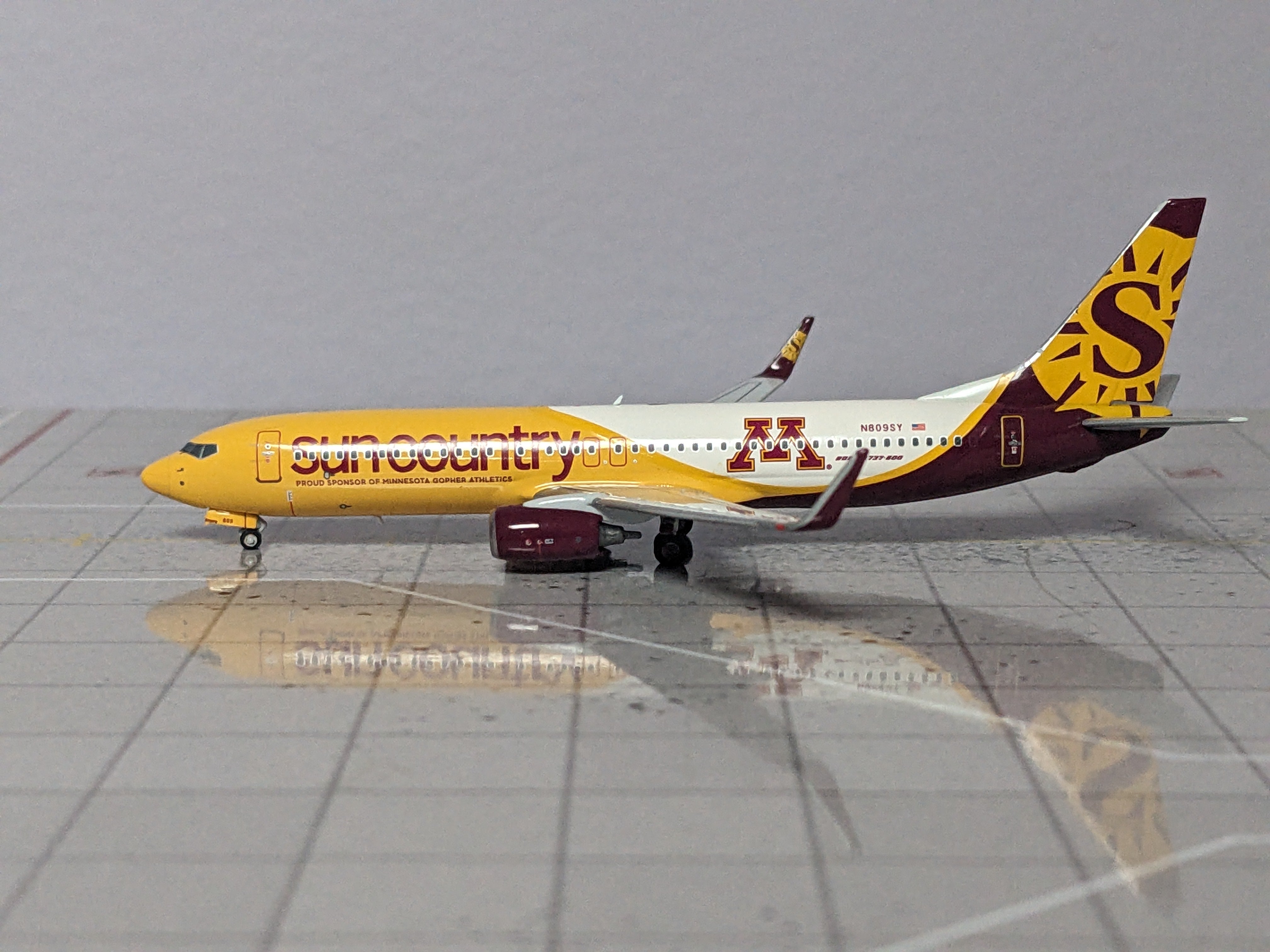 1:400 NG SUN COUNTRY B737-800 N809SY