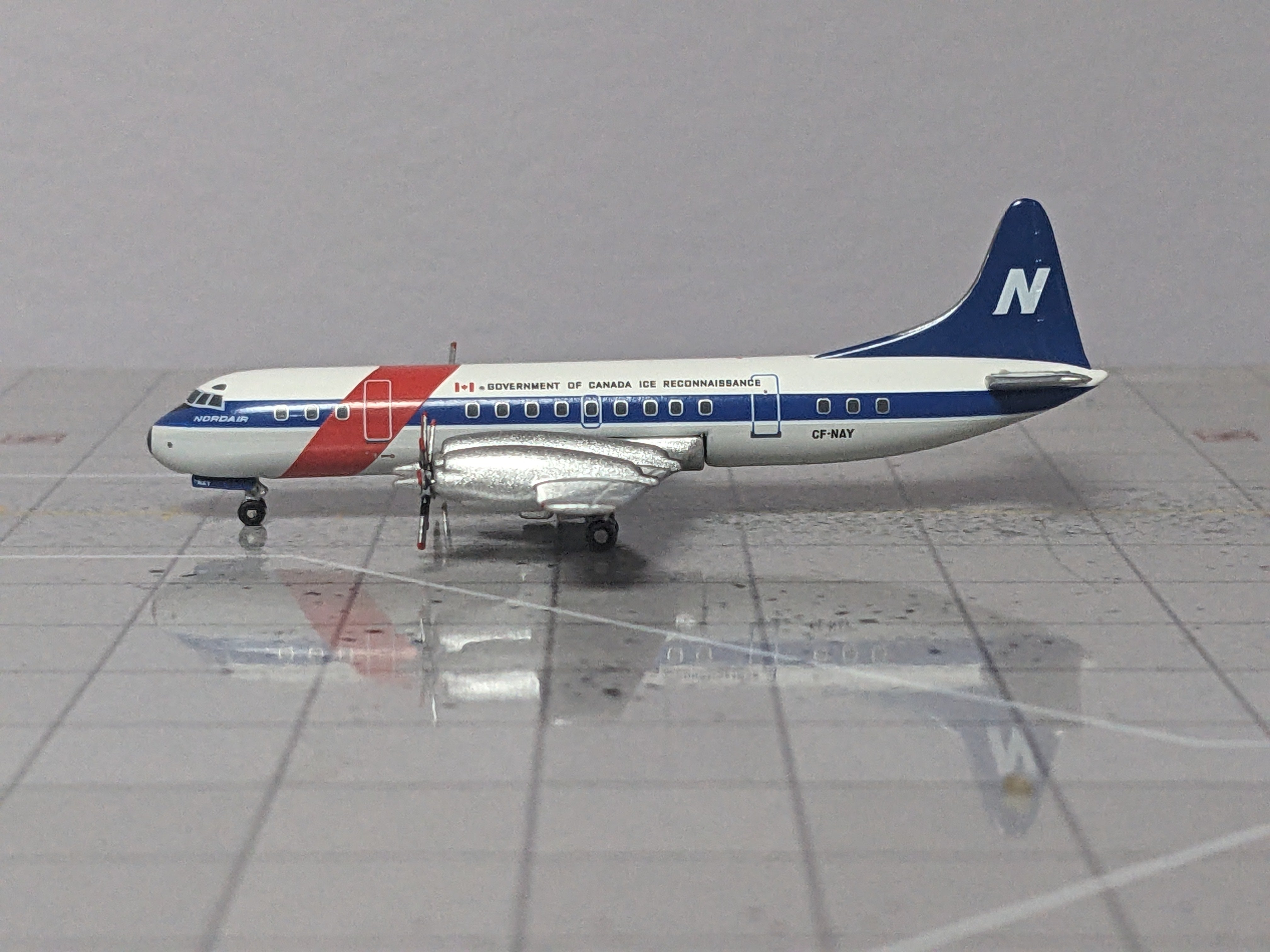 1:400 AEROCLASSICS GOVERNMENT OF CANADA ICE RECON L-188 CF-NAY