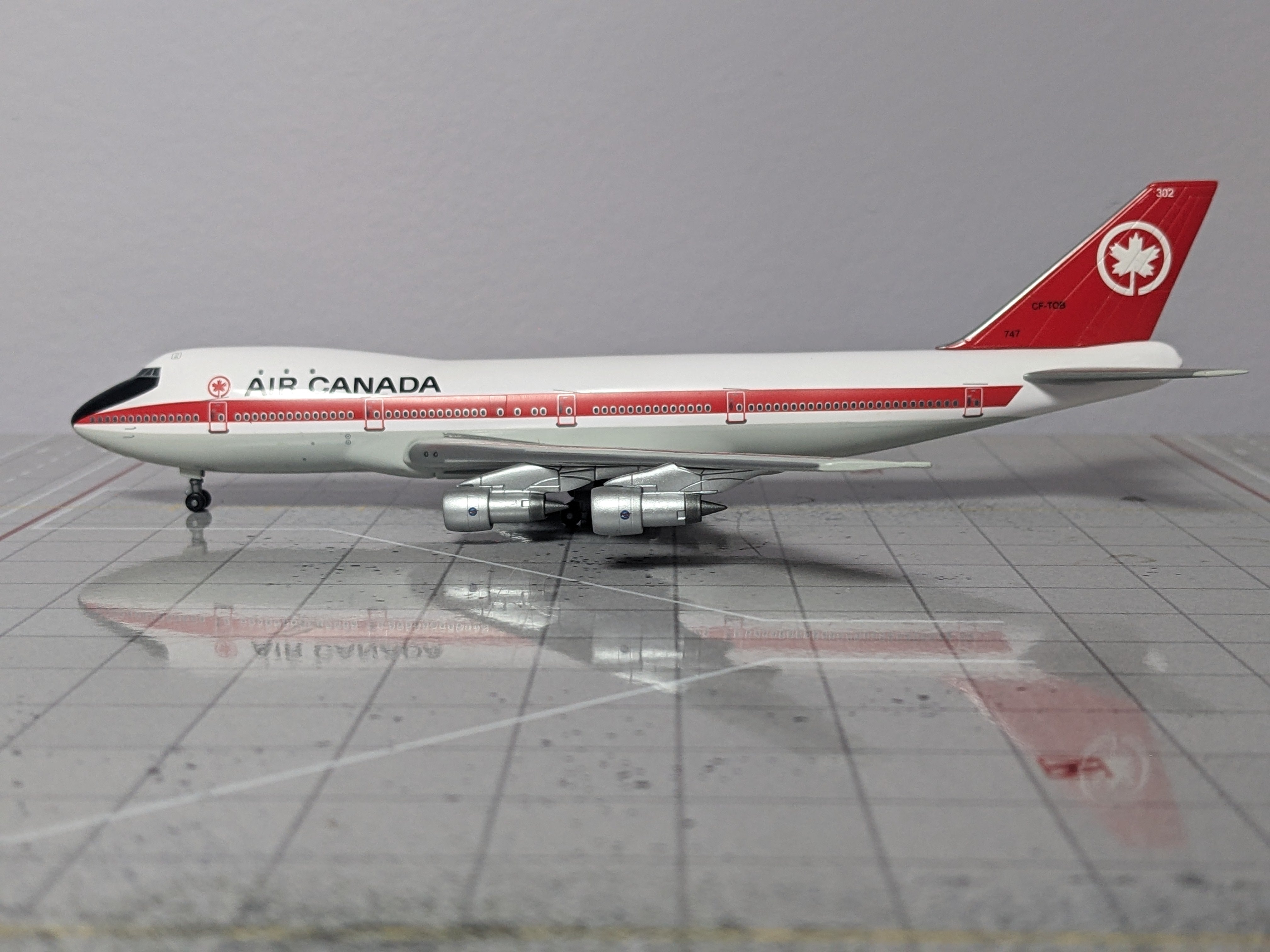 1:400 DRAGON AIR CANADA B747-100 CF-TOB