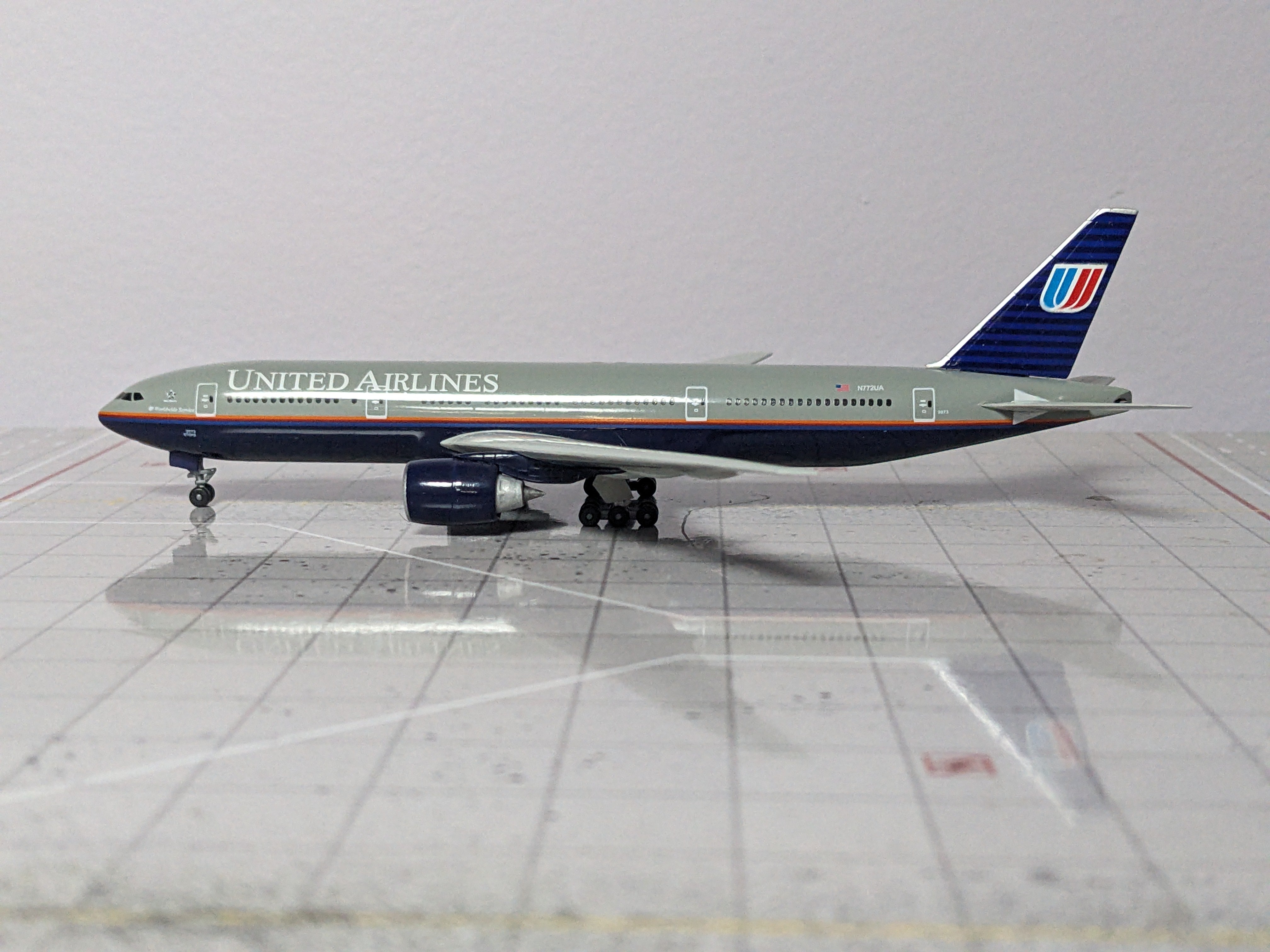 1:400 DRAGON UNITED B777-200 N772UA