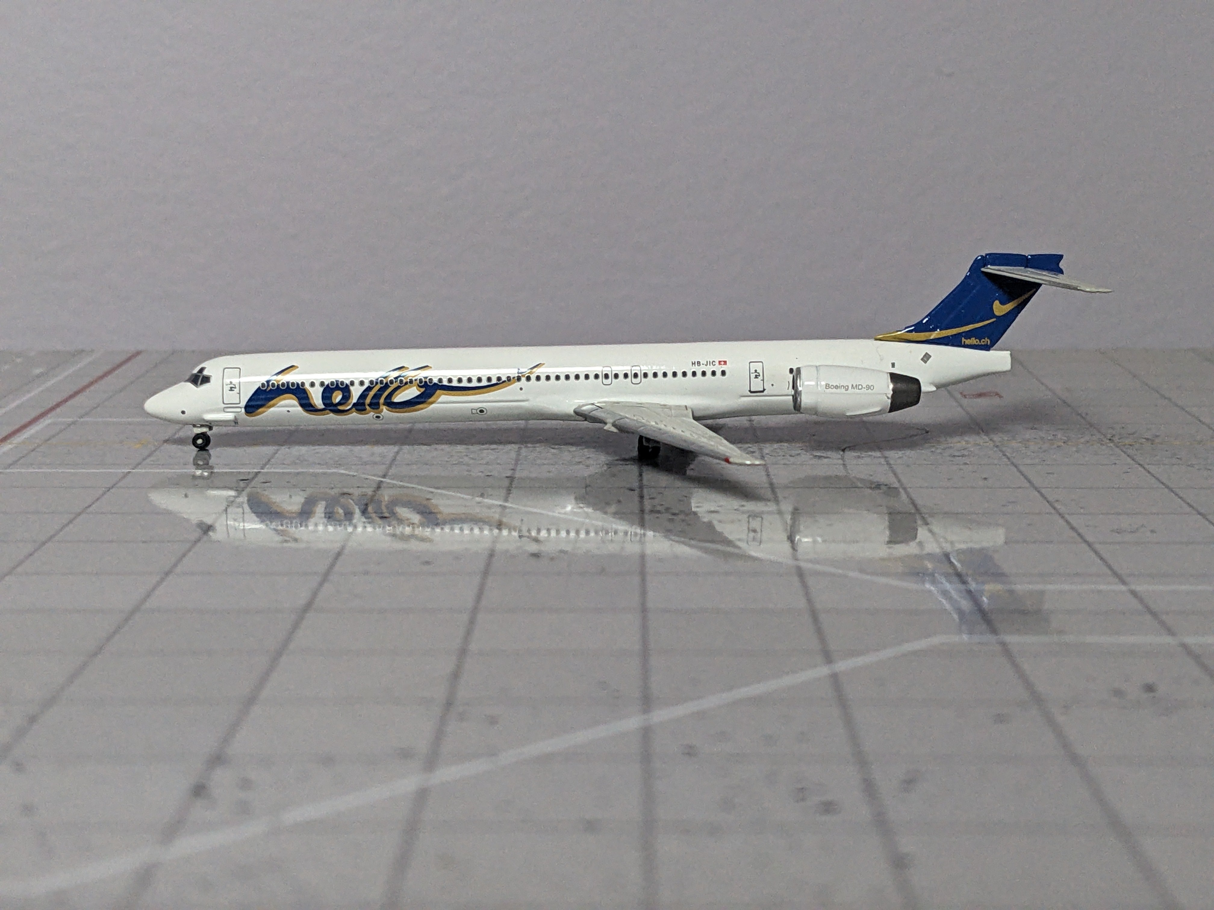 1:400 PHOENIX HELLO MD-90 HB-JIC