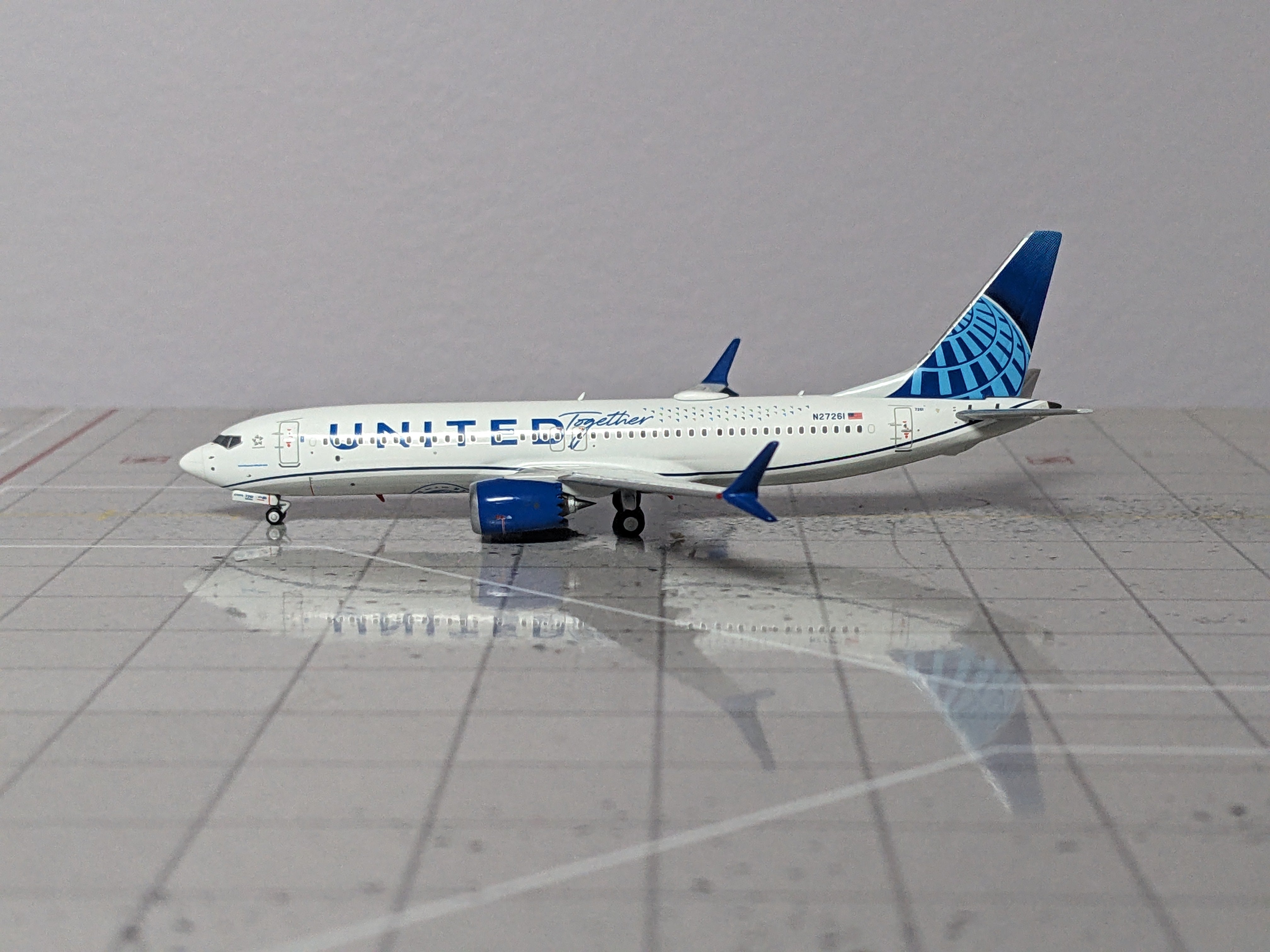 1:400 NG UNITED B737 MAX 8 N27161 "TOGETHER"