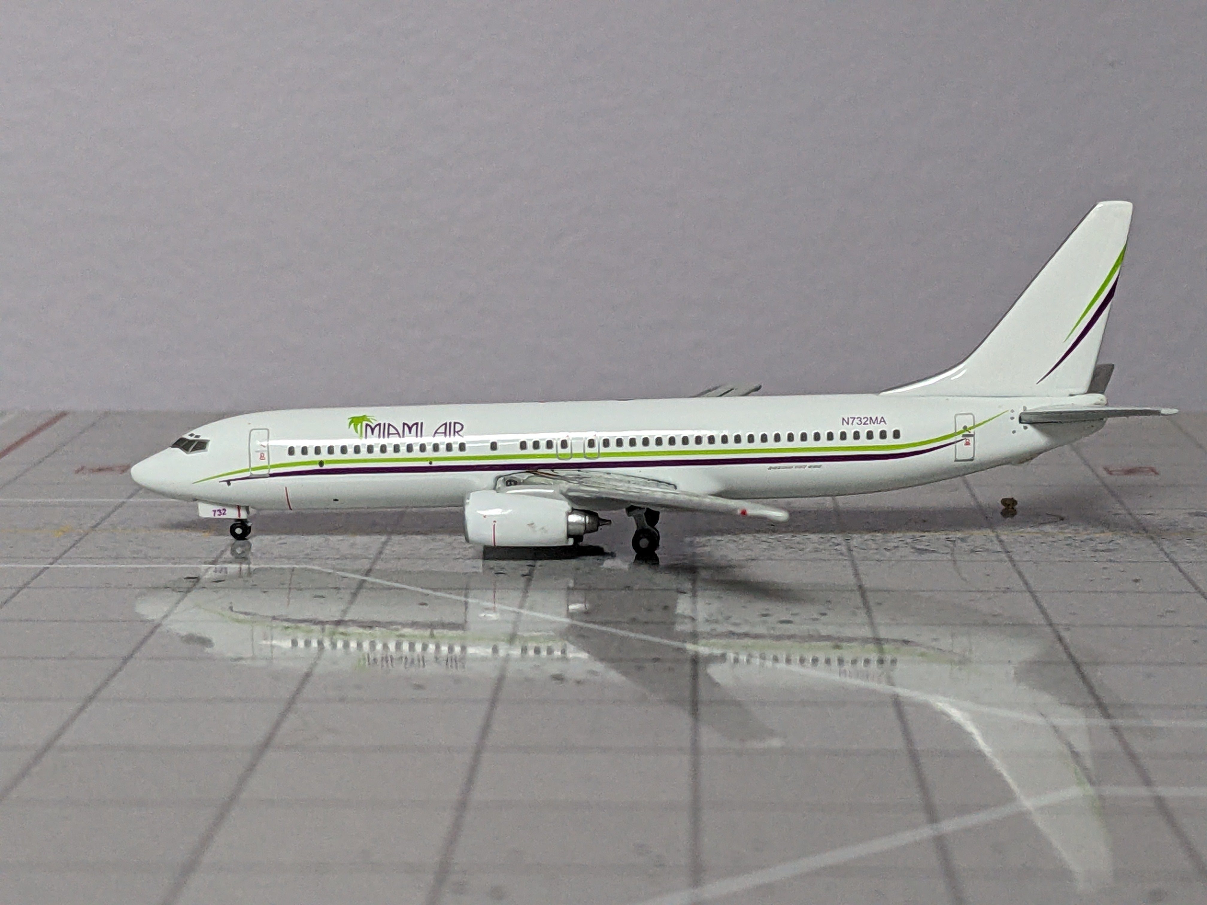 1:400 GEMINI MIAMI AIR B737-800 N732MA