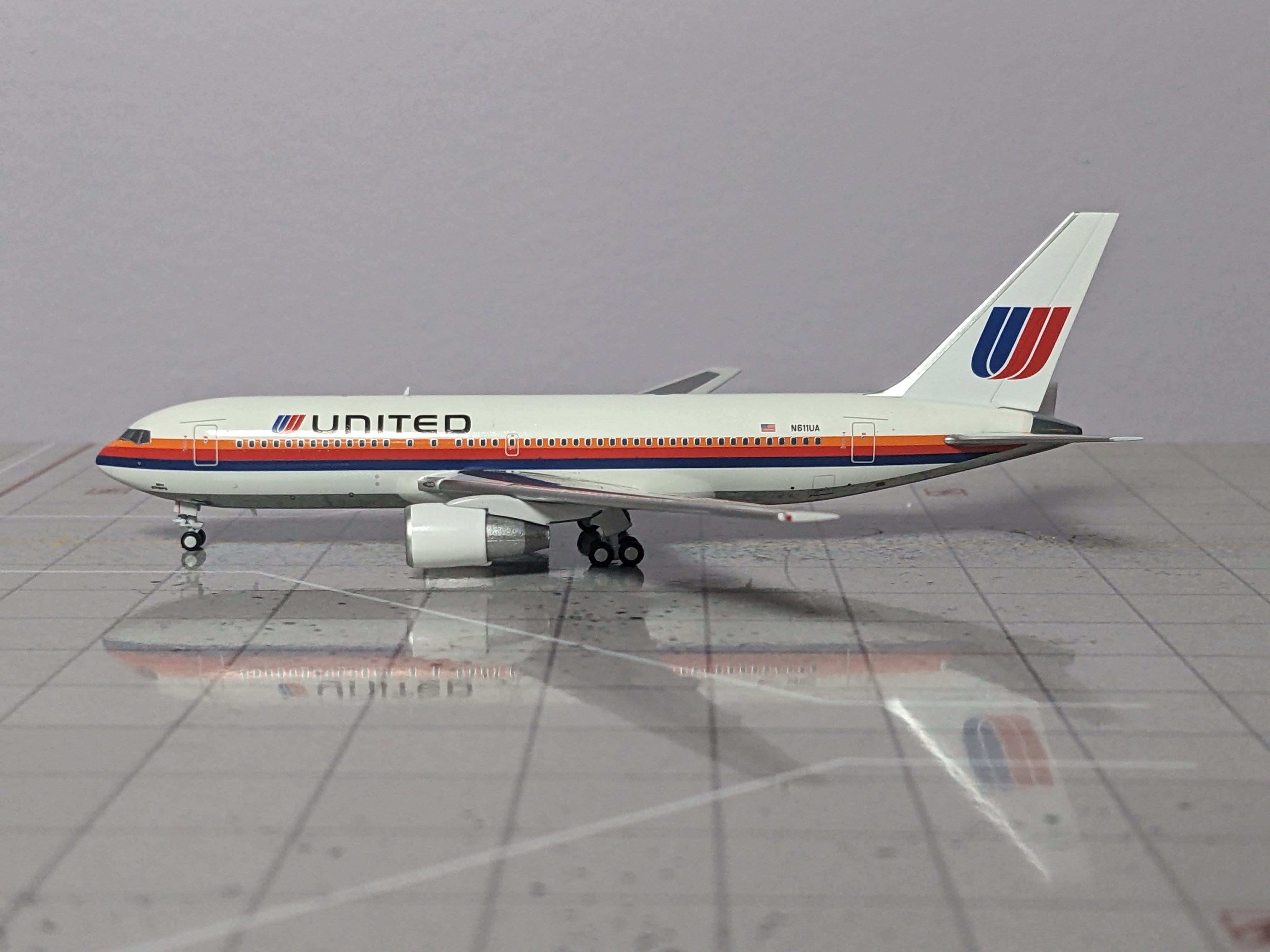 1:400 V1400 UNITED B767-200 N611UA