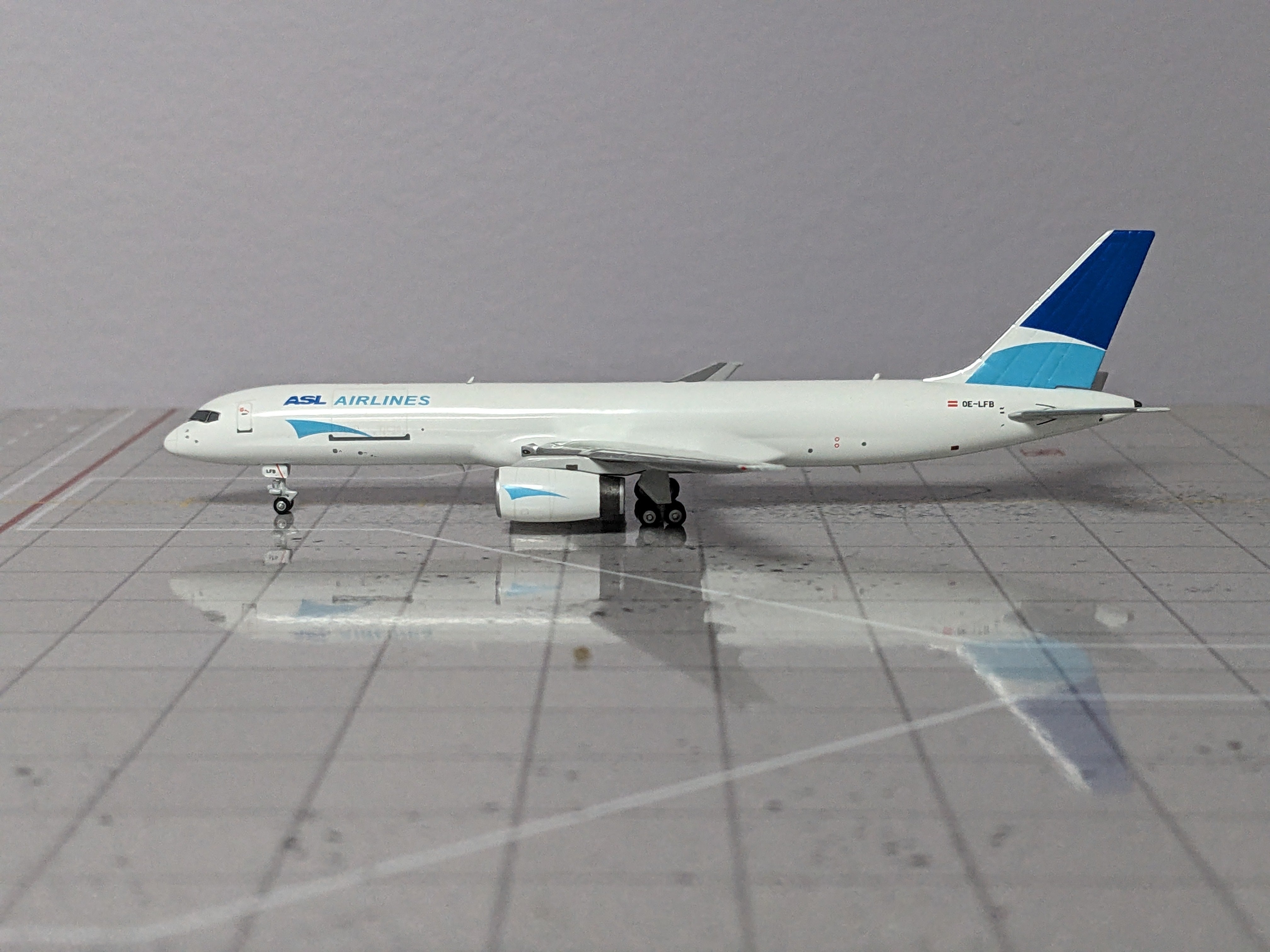 1:400 NG ASL B757-200 OE-LFB