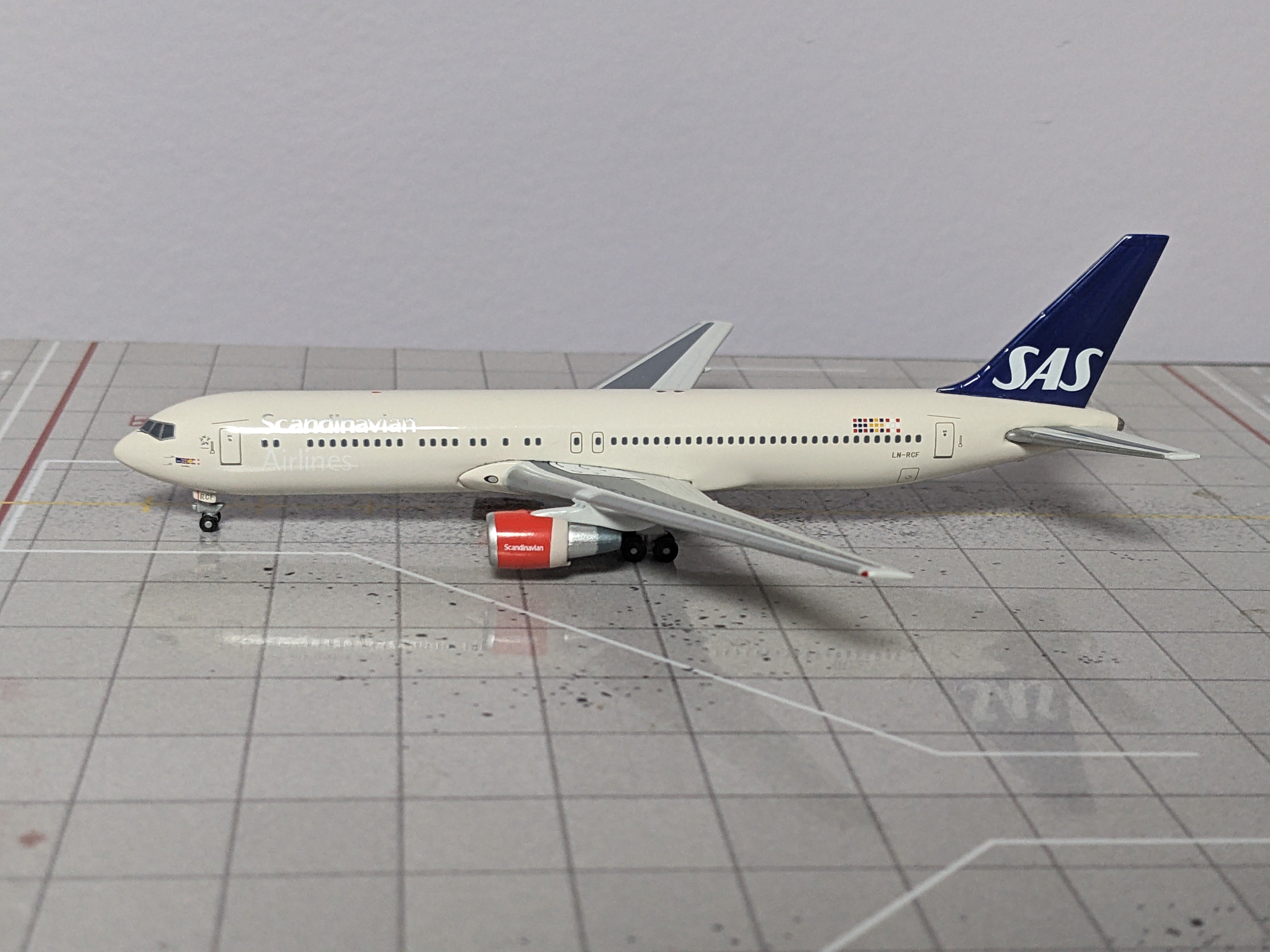 1:400 GEMINI SCANDINAVIAN B767-300 LN-RCF