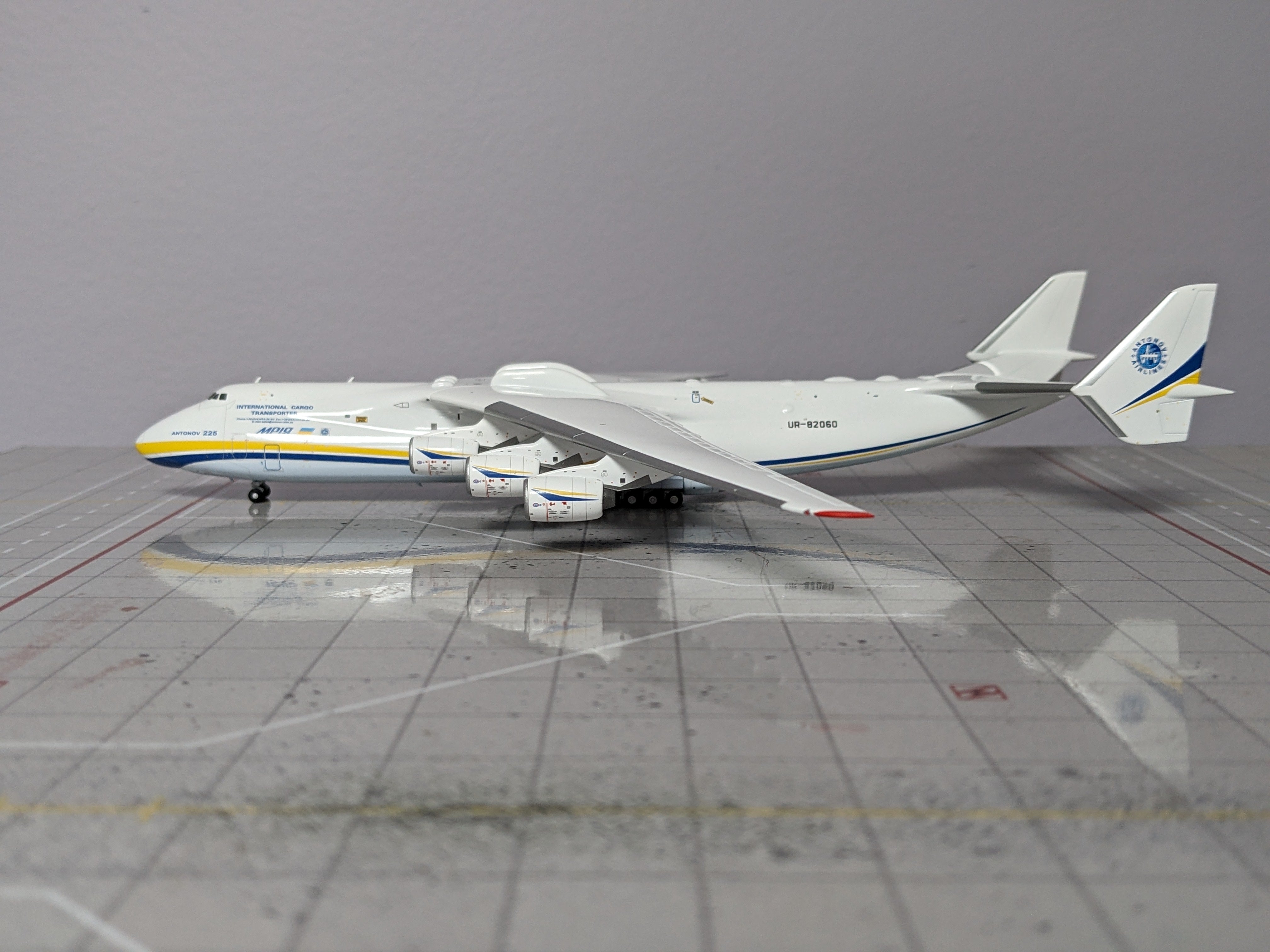 HX MODEL 1:400 AN-225 UR-82060