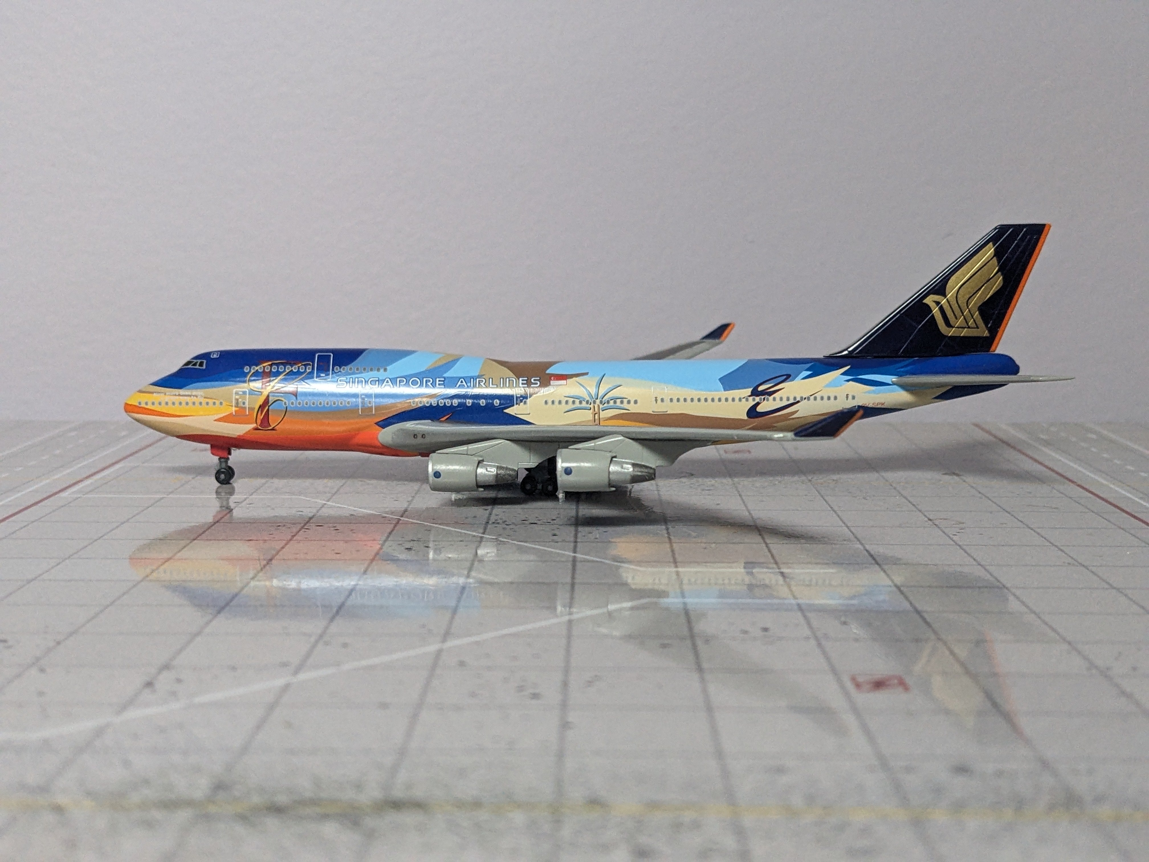 1:400 DRAGON SINGAPORE B747-400 9V-SPK