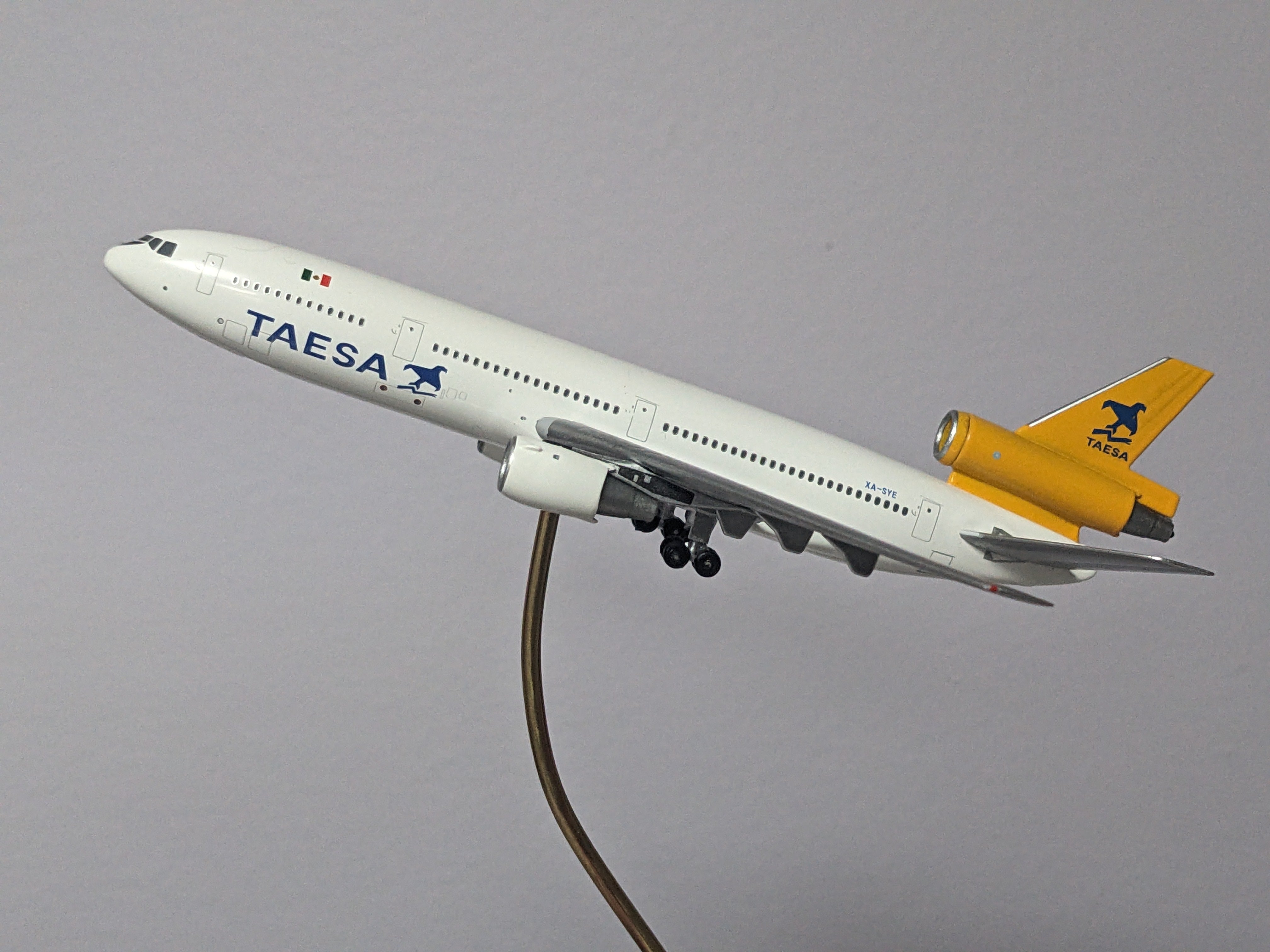 1:400 AEROCLASSICS TAESA DC-10-30 XA-SYE