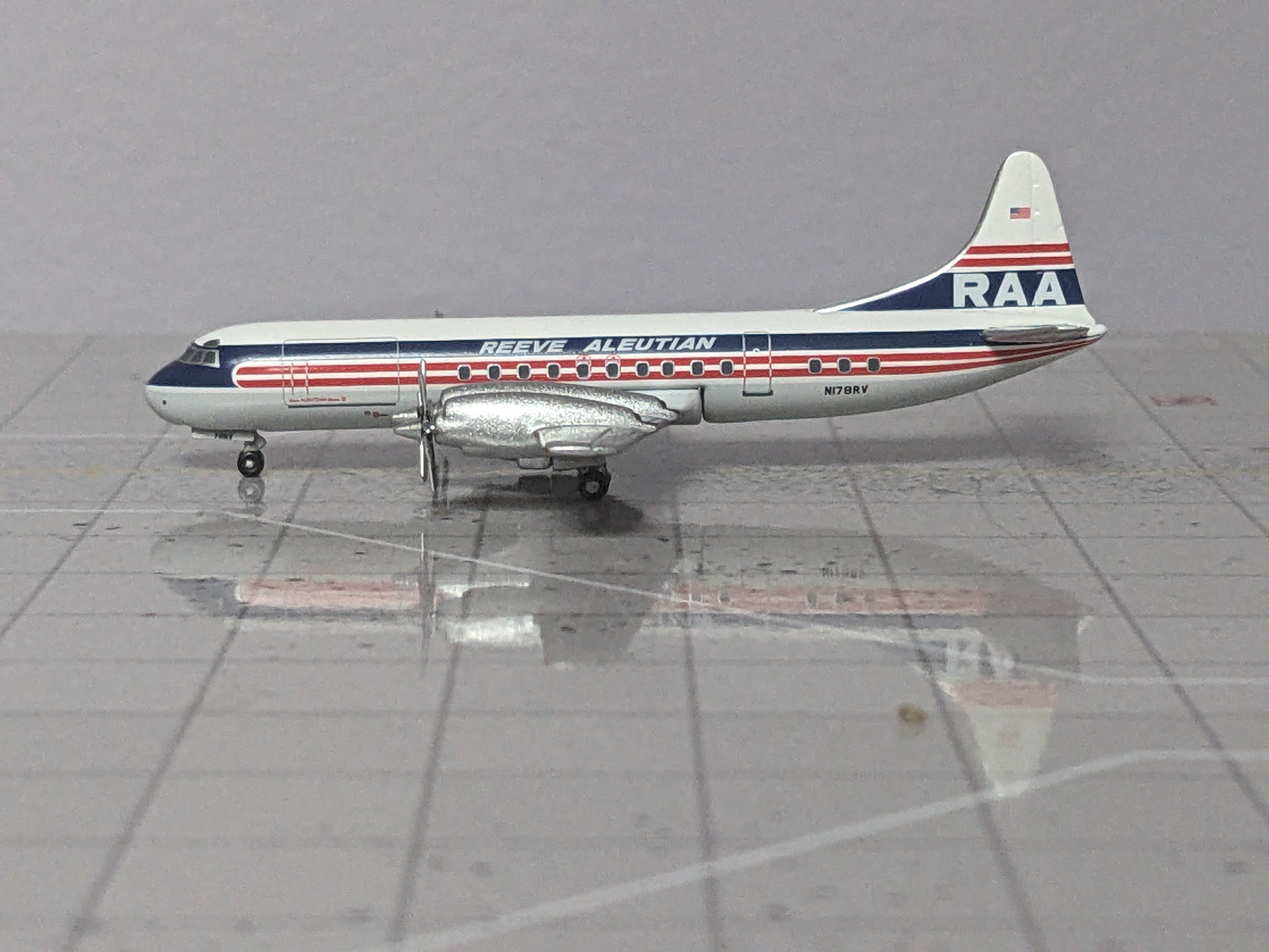 1:400 AEROCLASSICS RAA REEVE ALEUTIAN L-188 ELECTRA