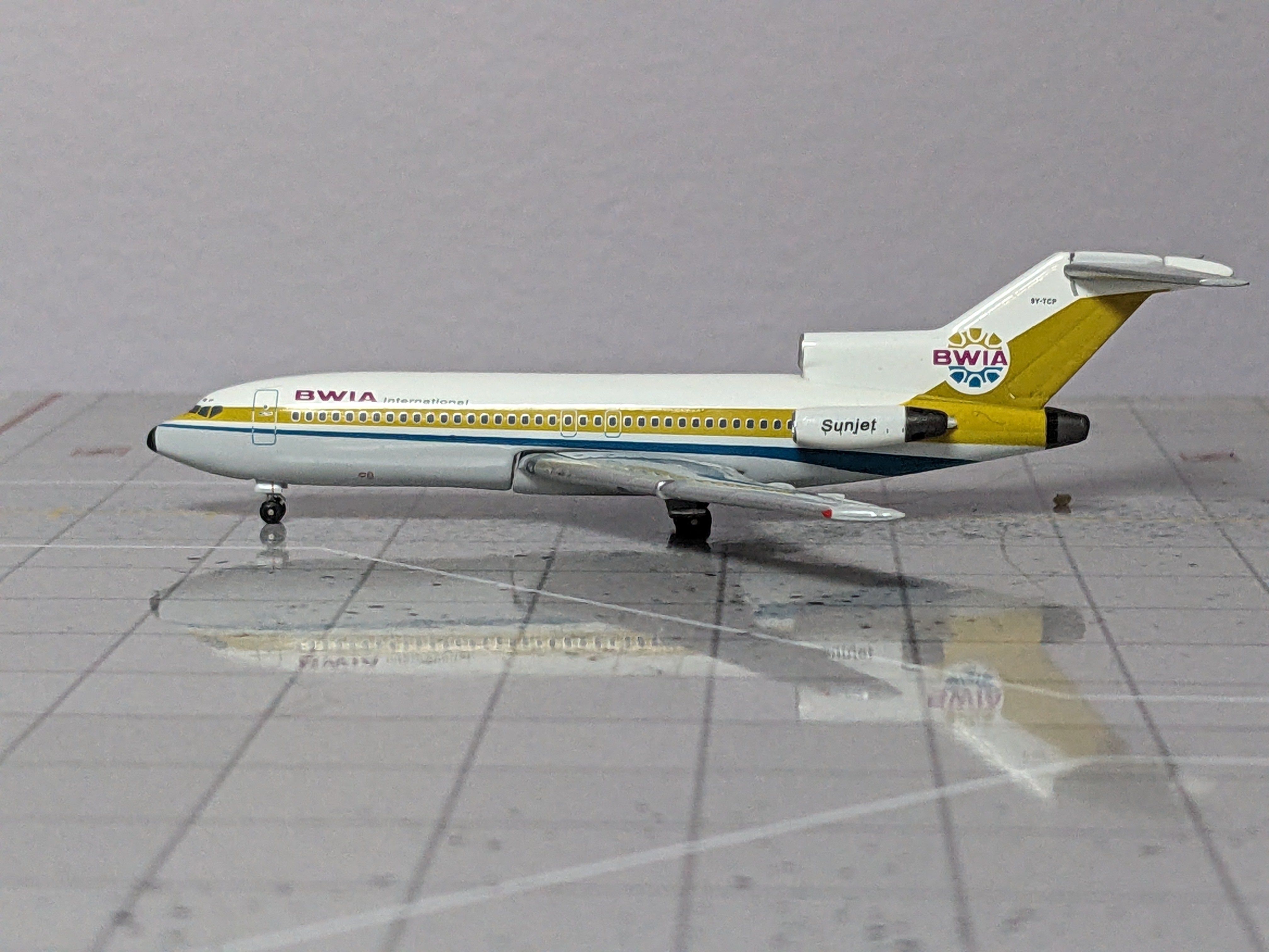 1:400 AEROCLASSICS BWIA B727-200 9Y-TCP
