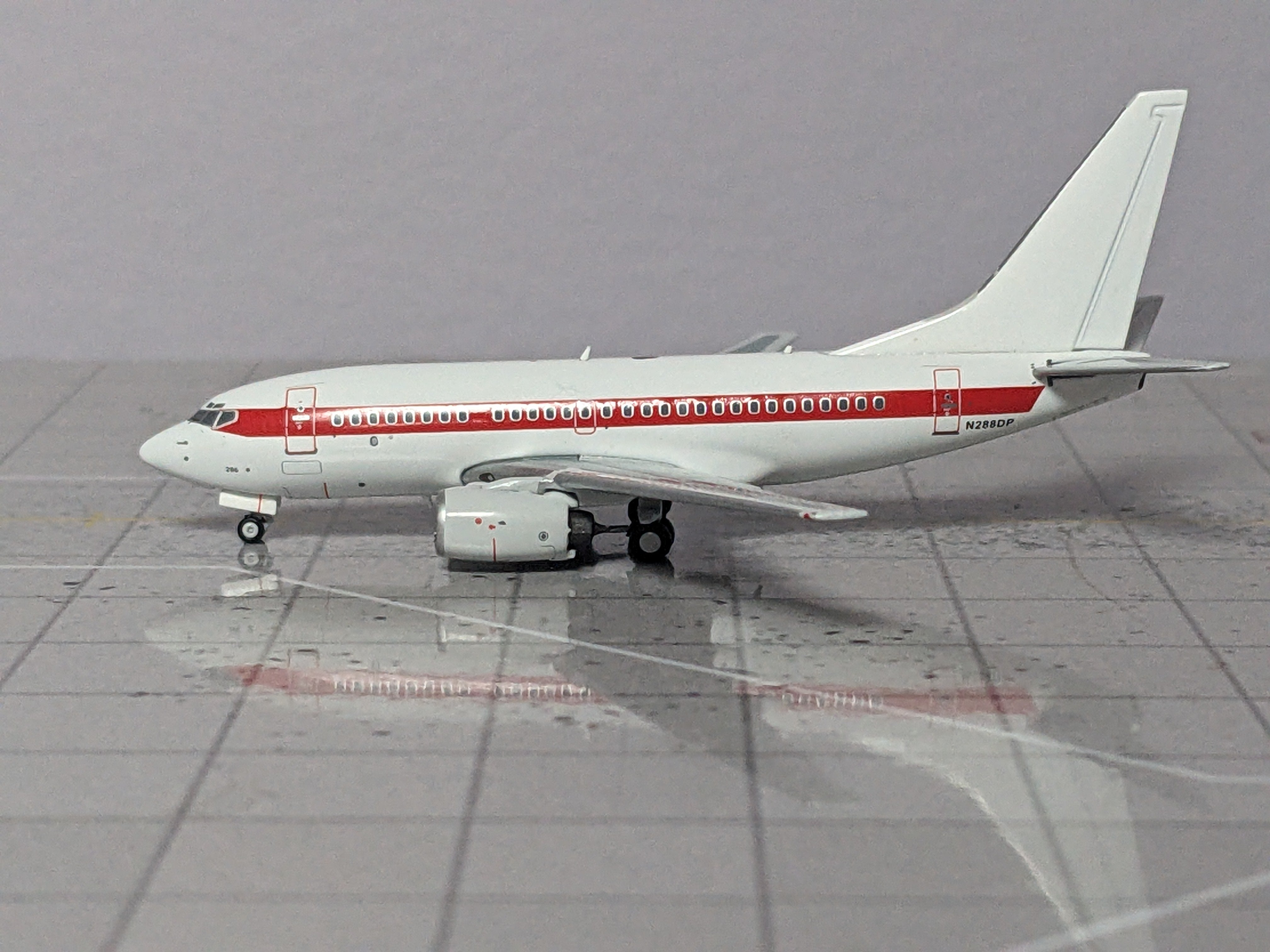 1:400 PANDA JANET B737-600 N288DP