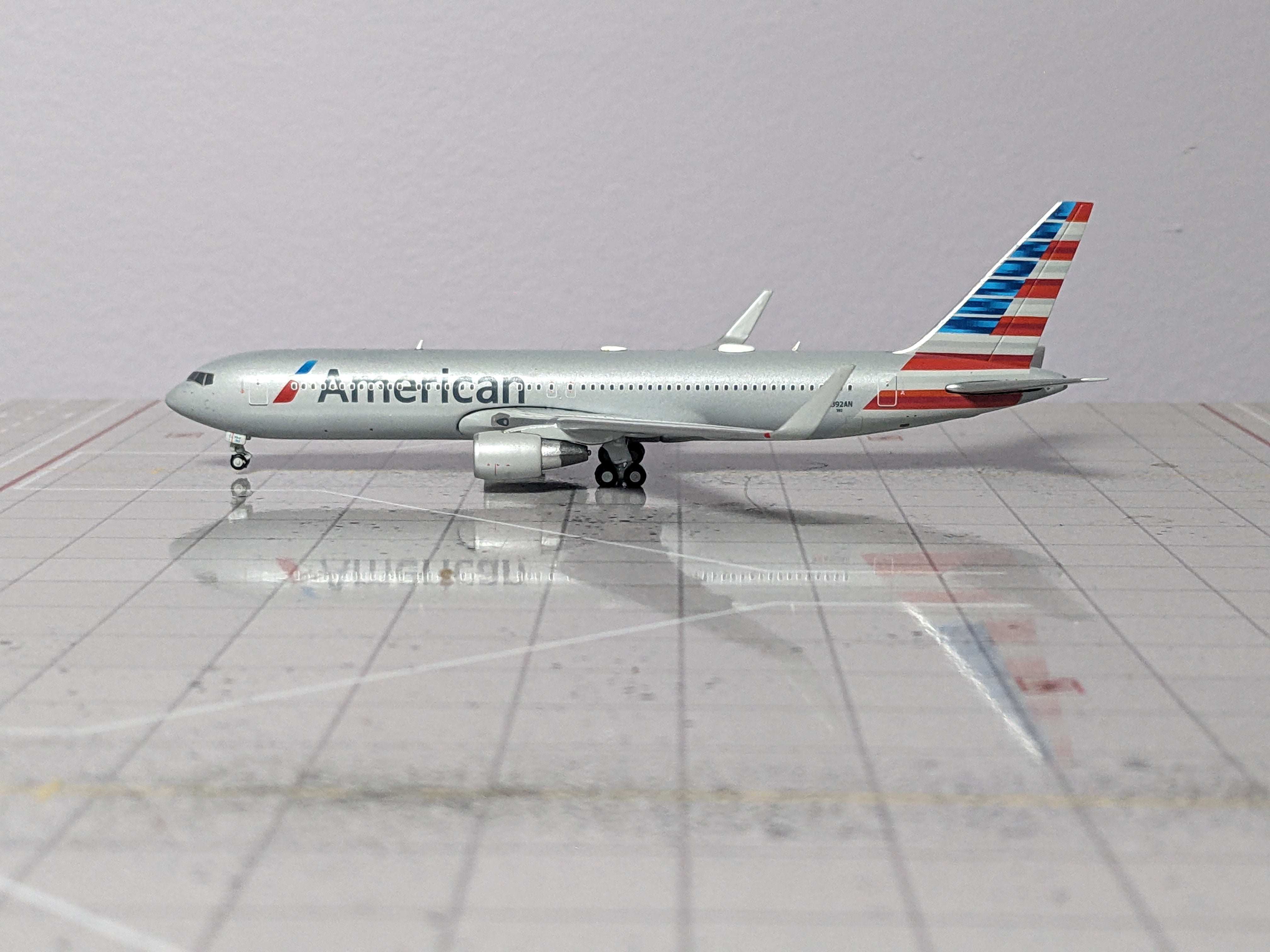 1:400 GEMINI AMERICAN B767-300ER N382AN