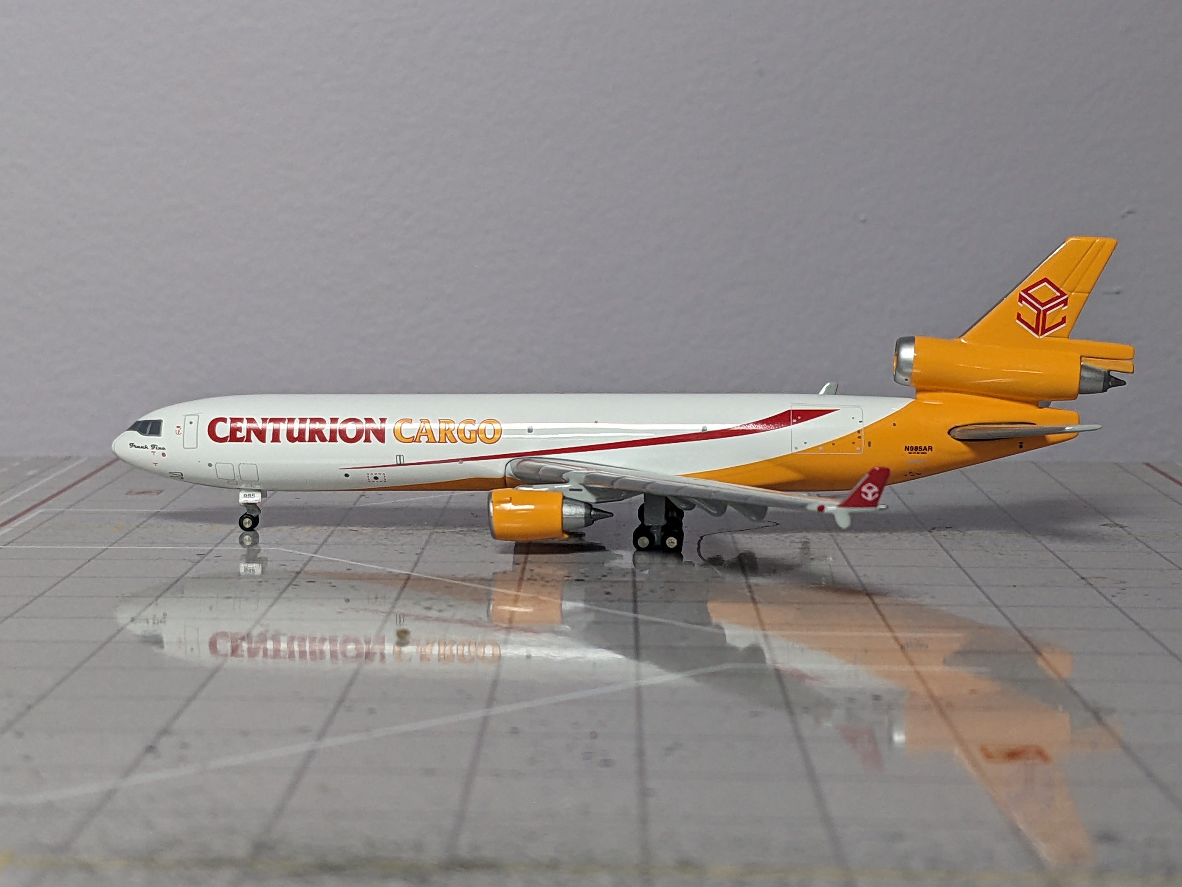 1:400 GEMINI CENTURION CARGO MD-11 N985AR