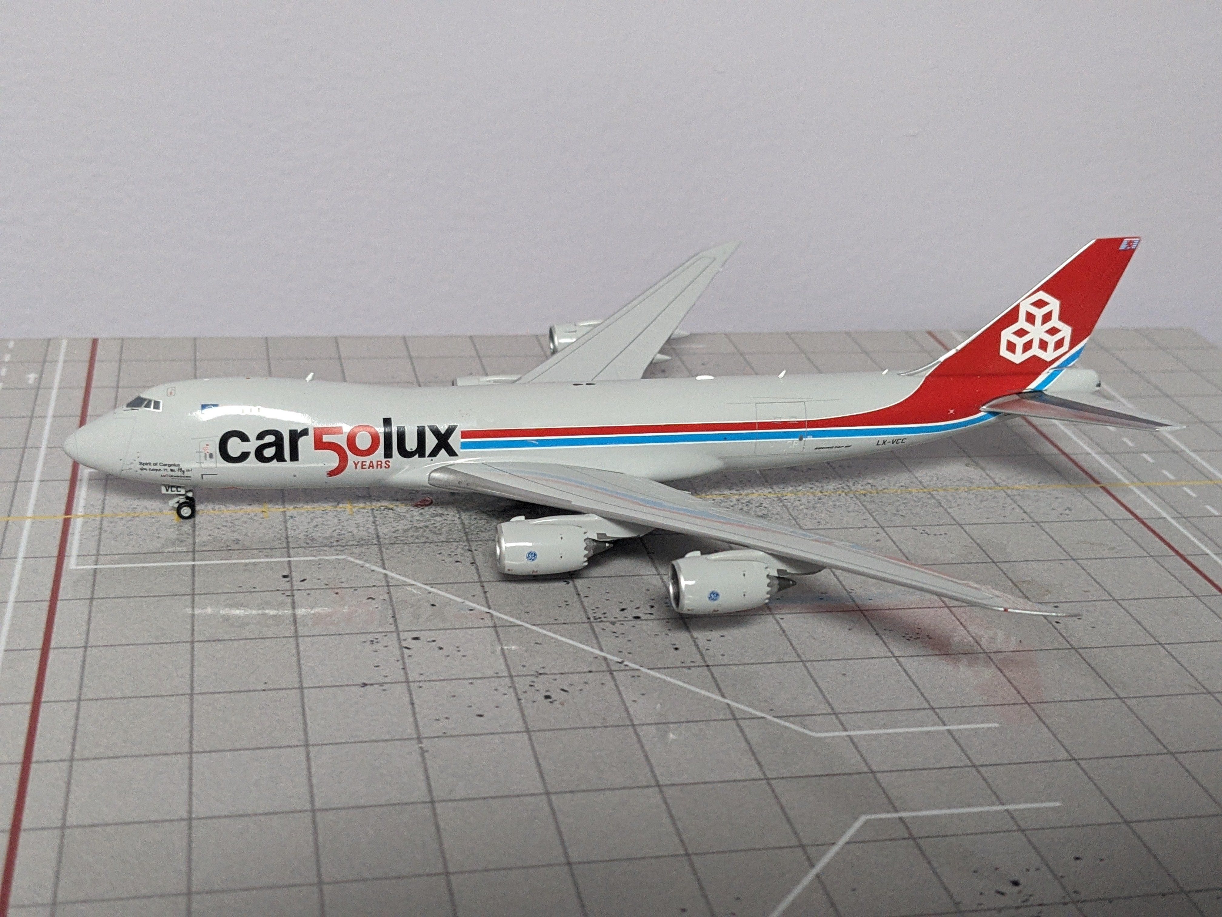 1:400 JC CARGOLUX B747-8F LX-VCC