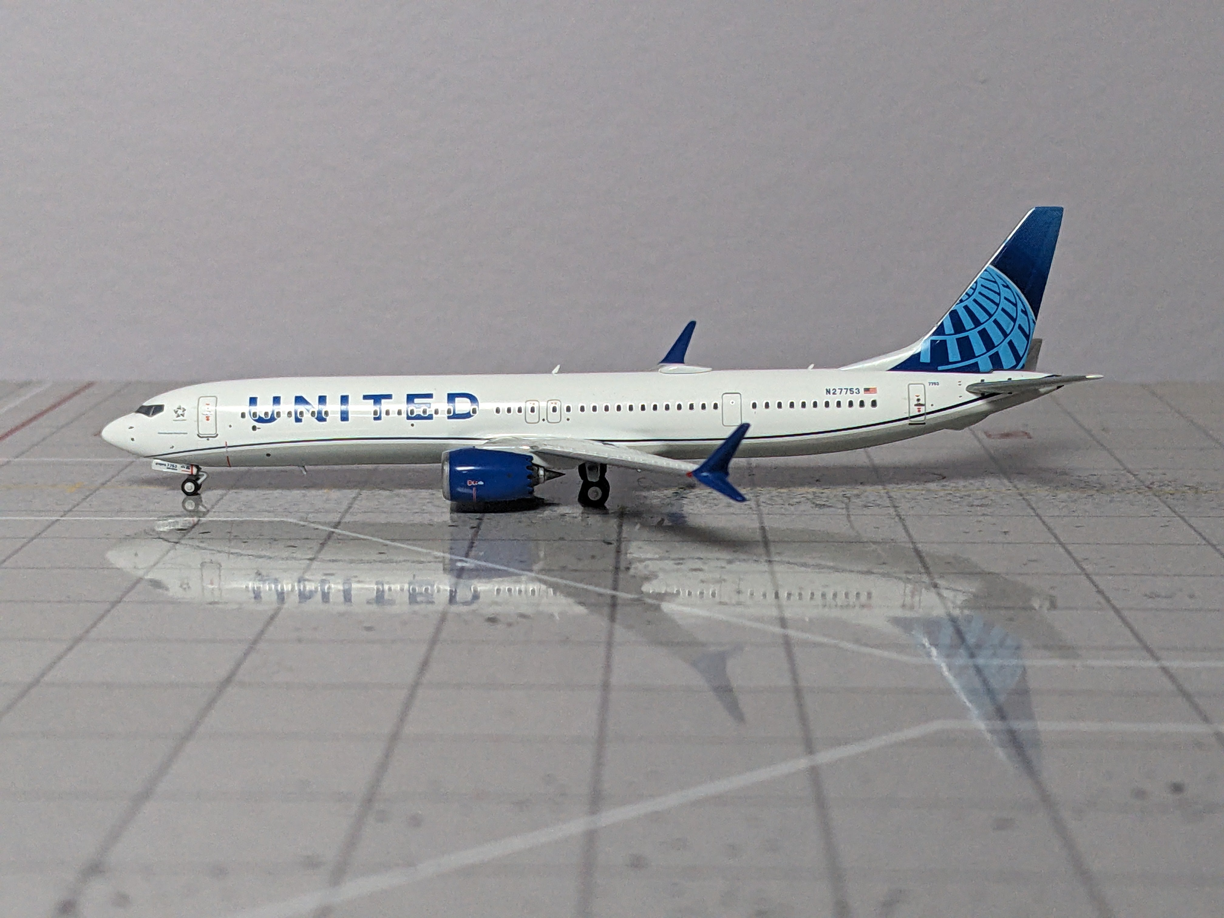 1:400 NG UNITED B737 MAX 10 N27753