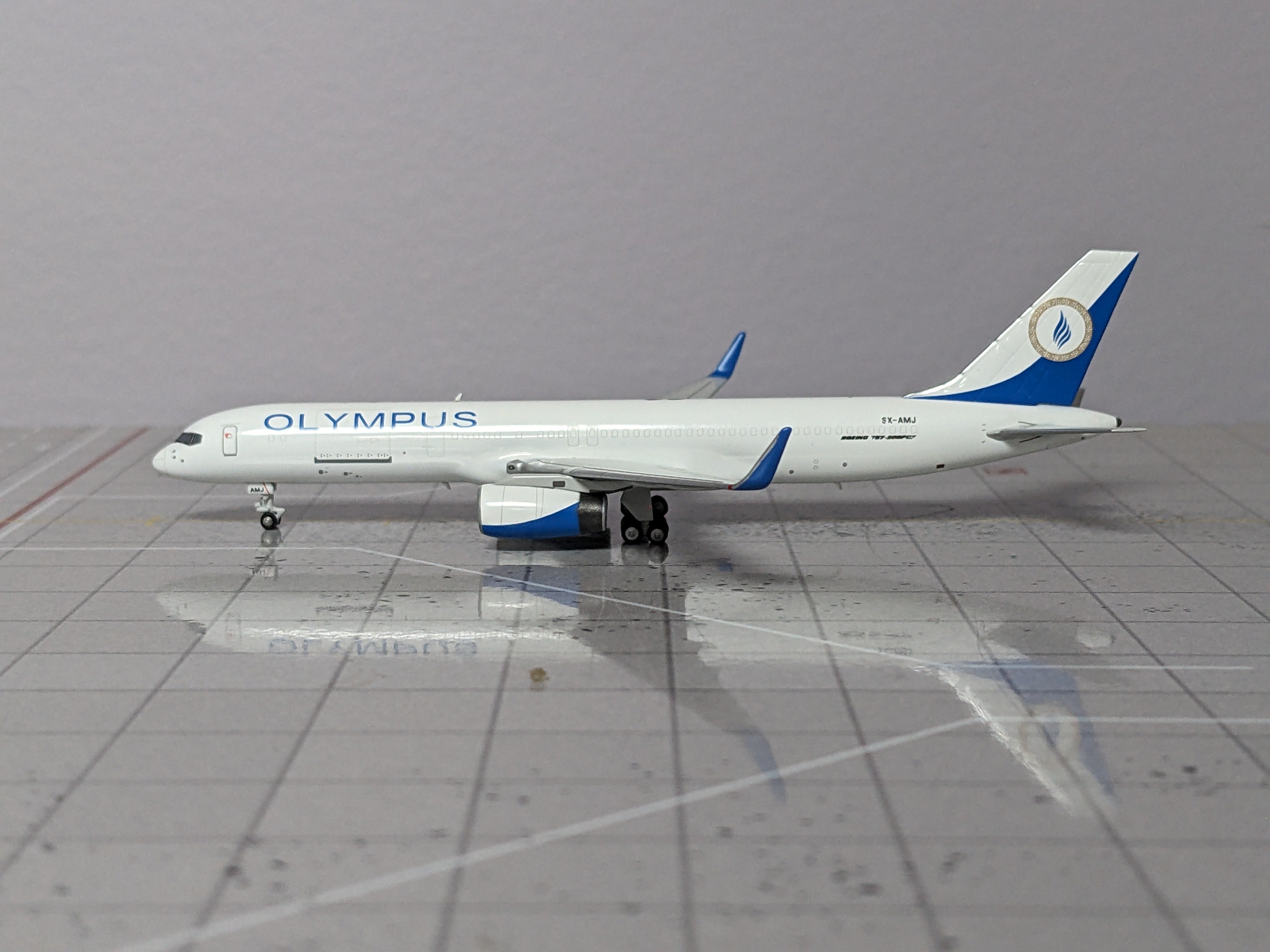 1:400 NG OLYMPUS B757-200 SX-AMJ
