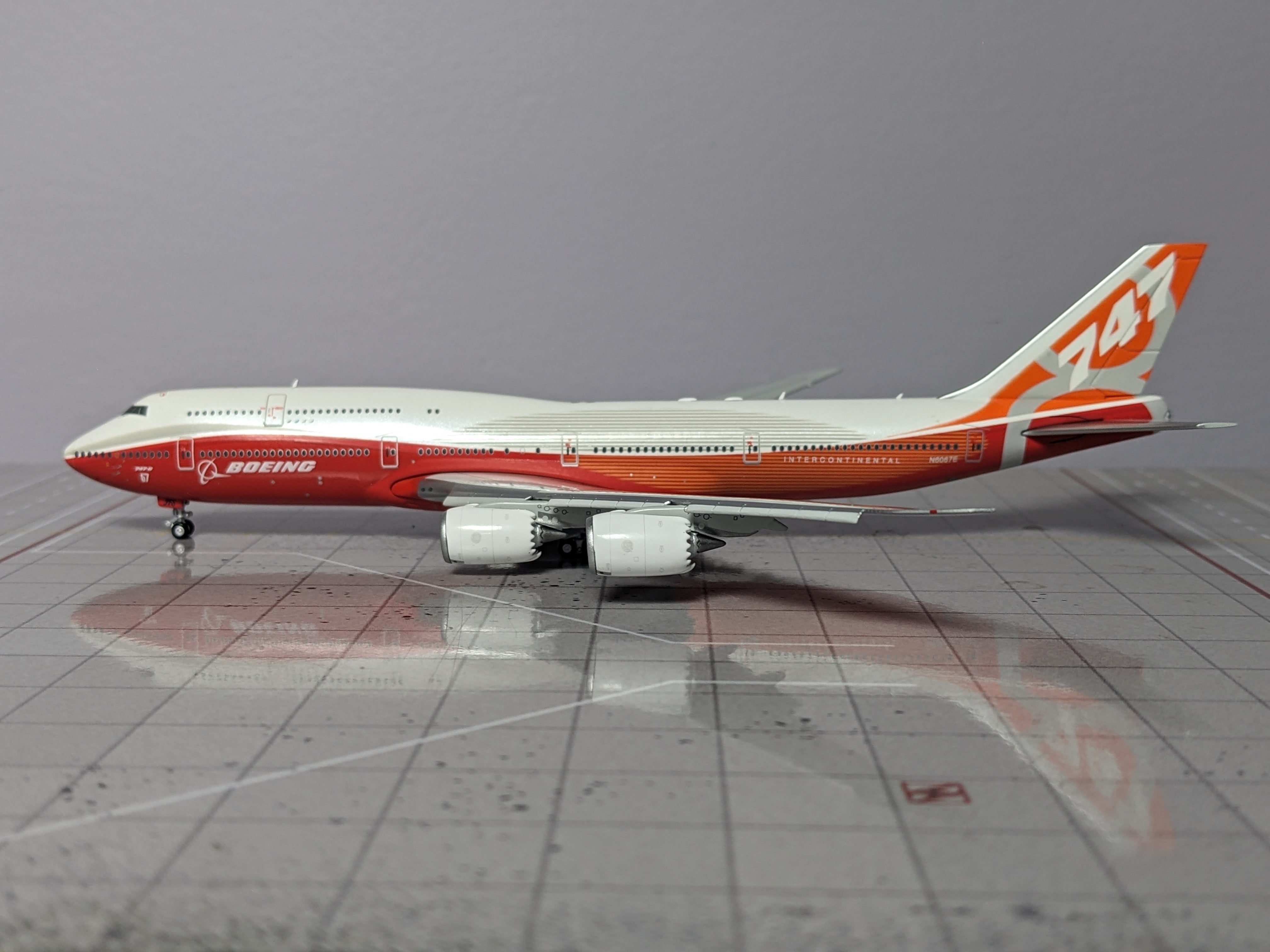 1:400 HX BOEING B747-8 N6067E