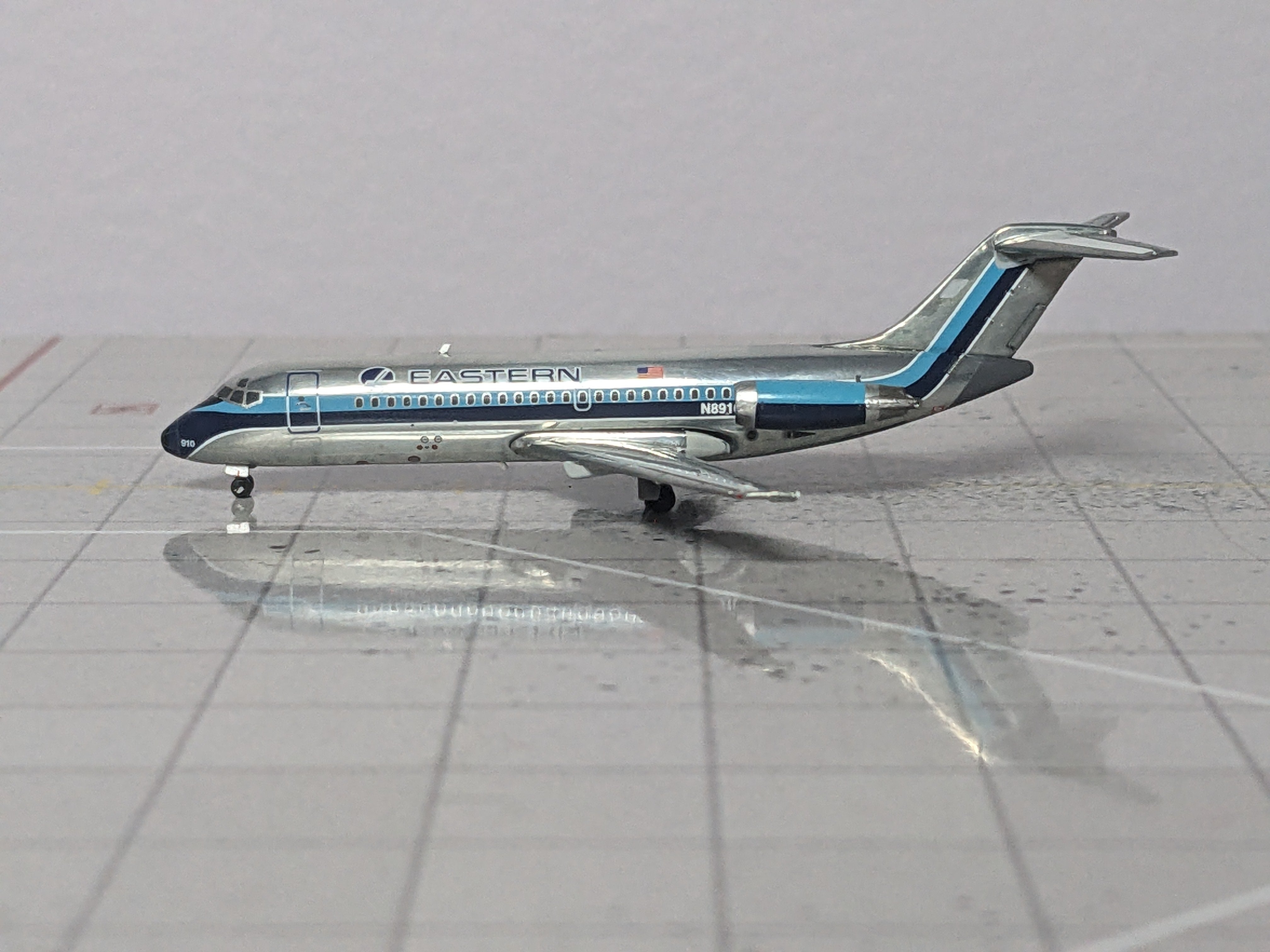 1:400 V1400 EASTERN DC-9-15 N-8910E