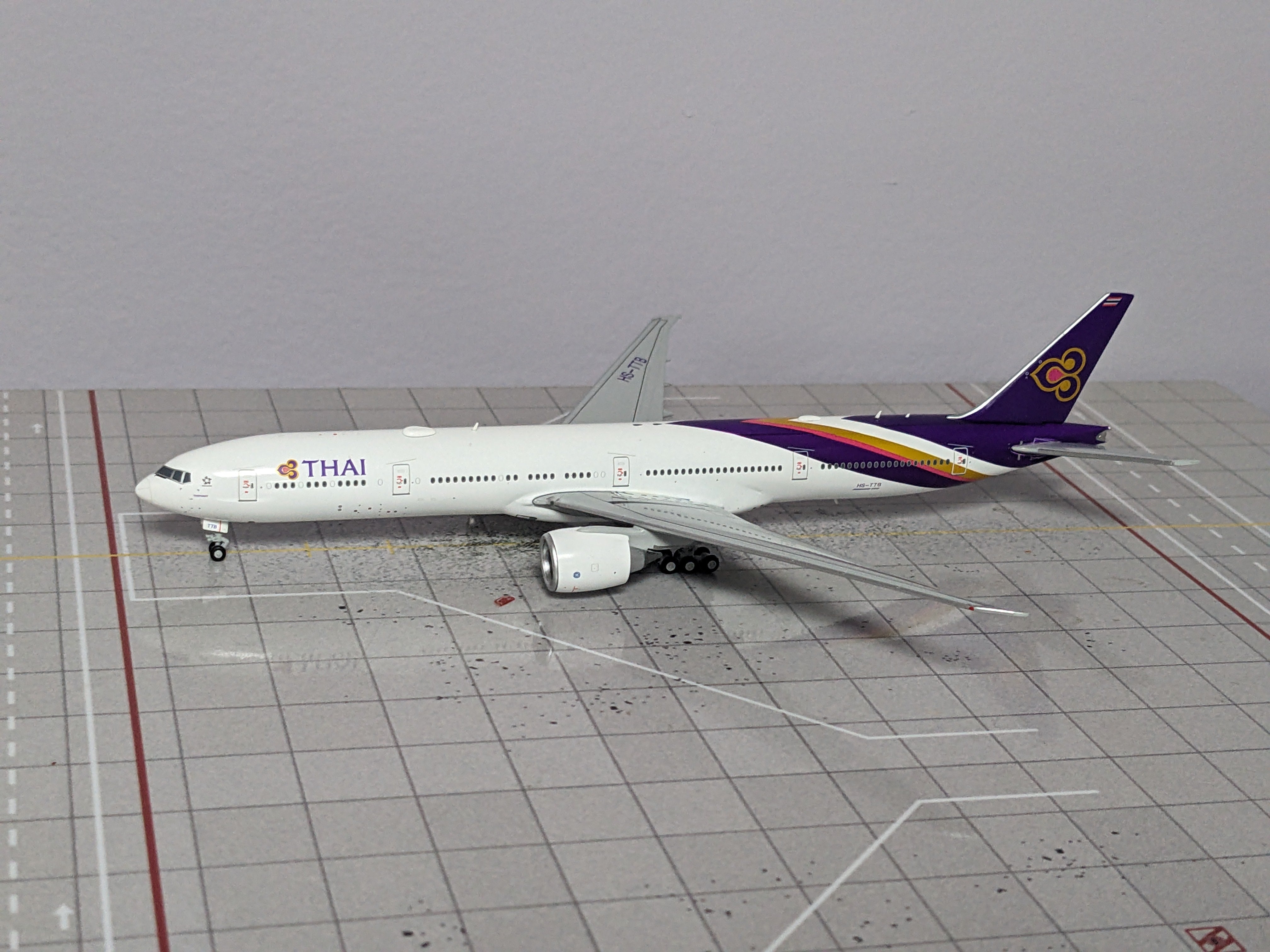 1:400 JC THAI B777-300ER HS-TTB