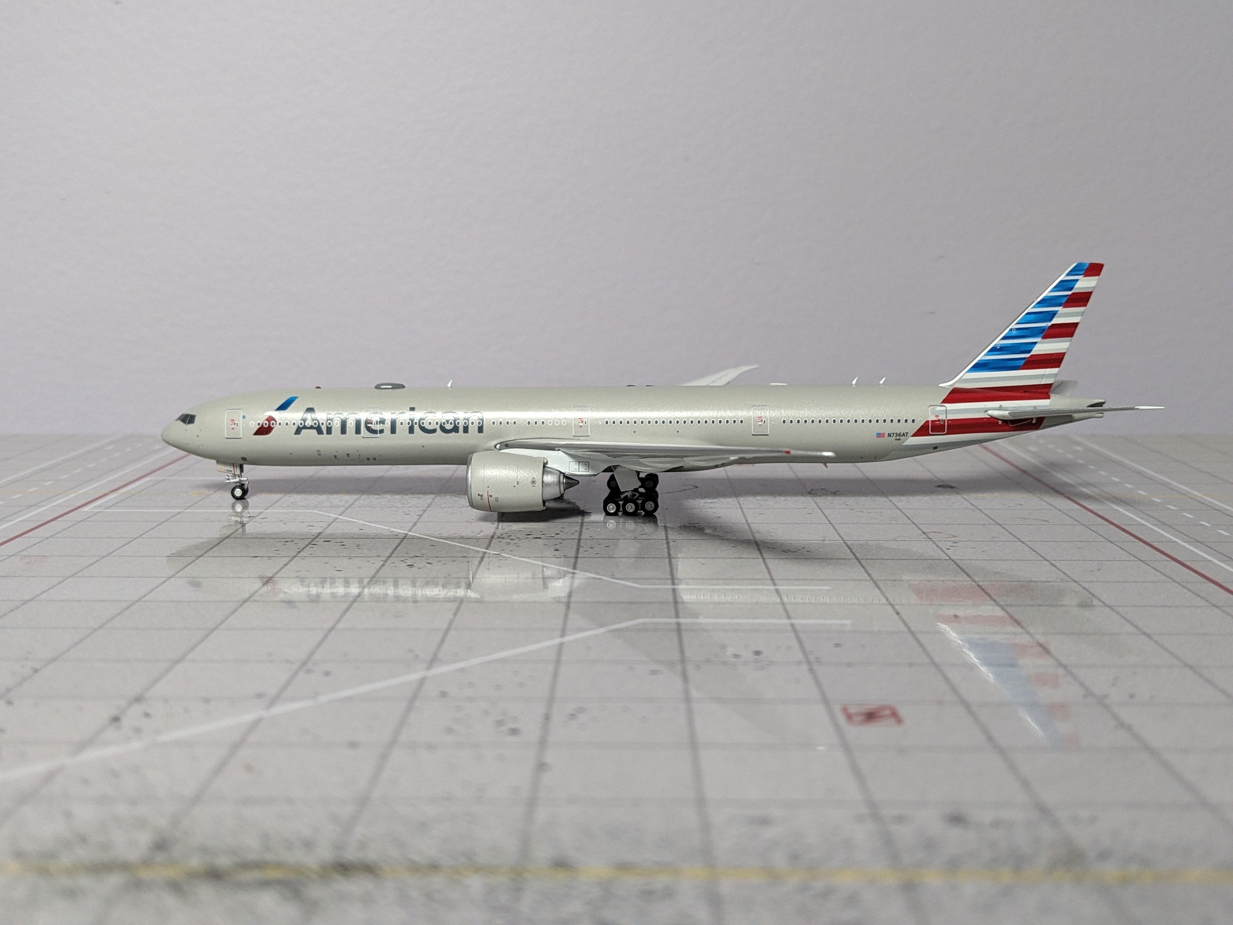 1:400 AV400 AMERICAN B777-300 N736AT