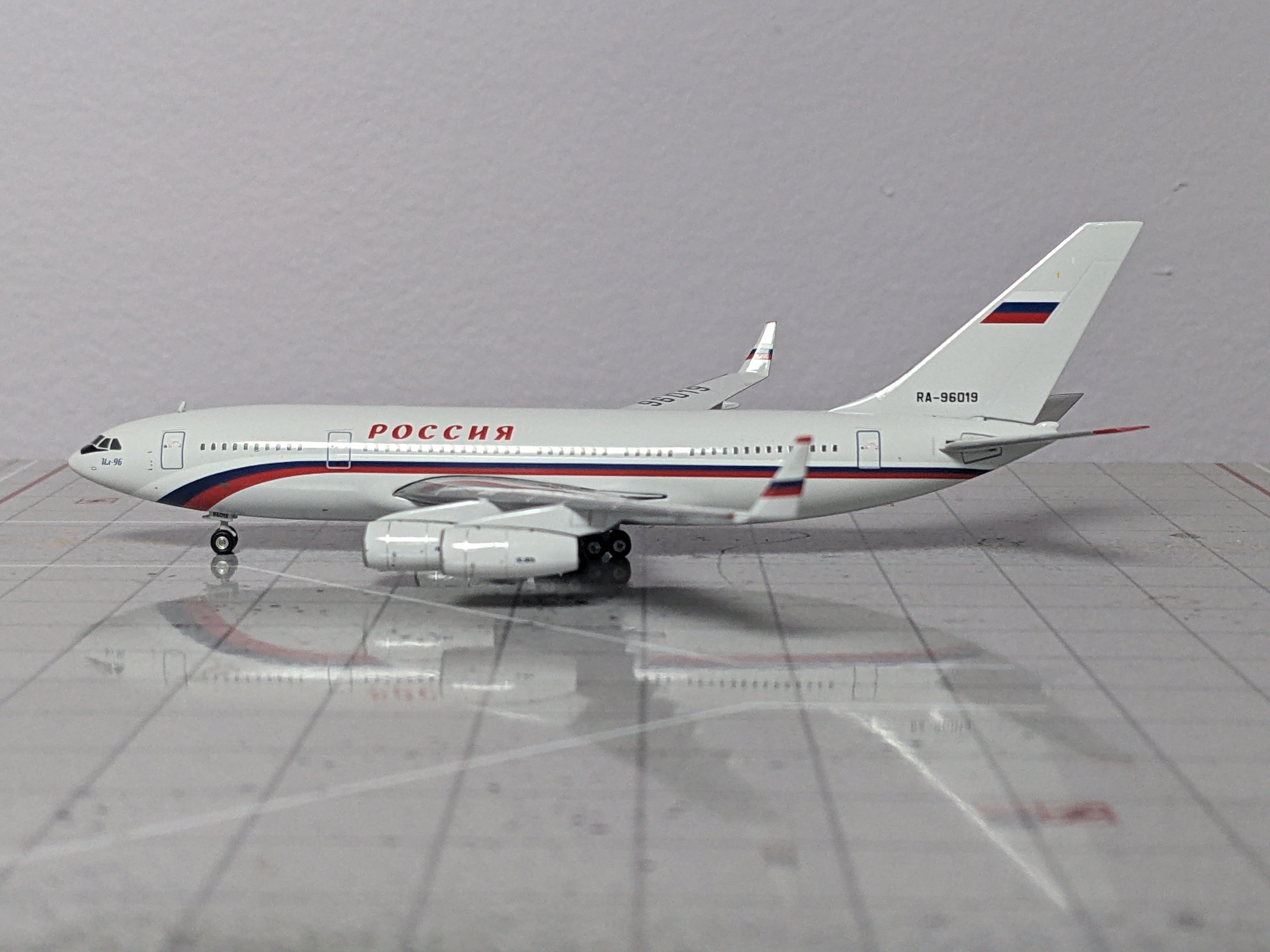 1:400 PHOENIX RUSSIA IL-96 RA-96019