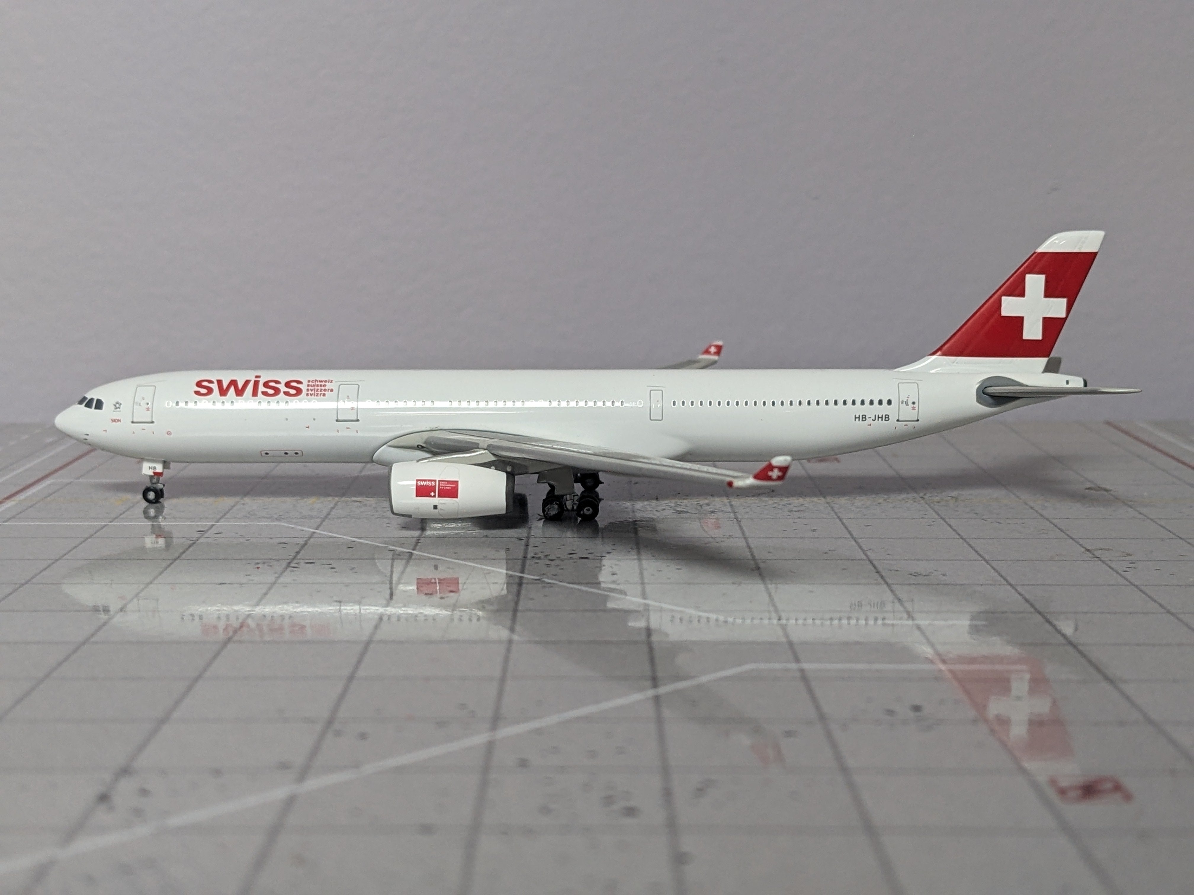 1:400 SWISS A330-300 HB-JHB "SMALL TITLE"