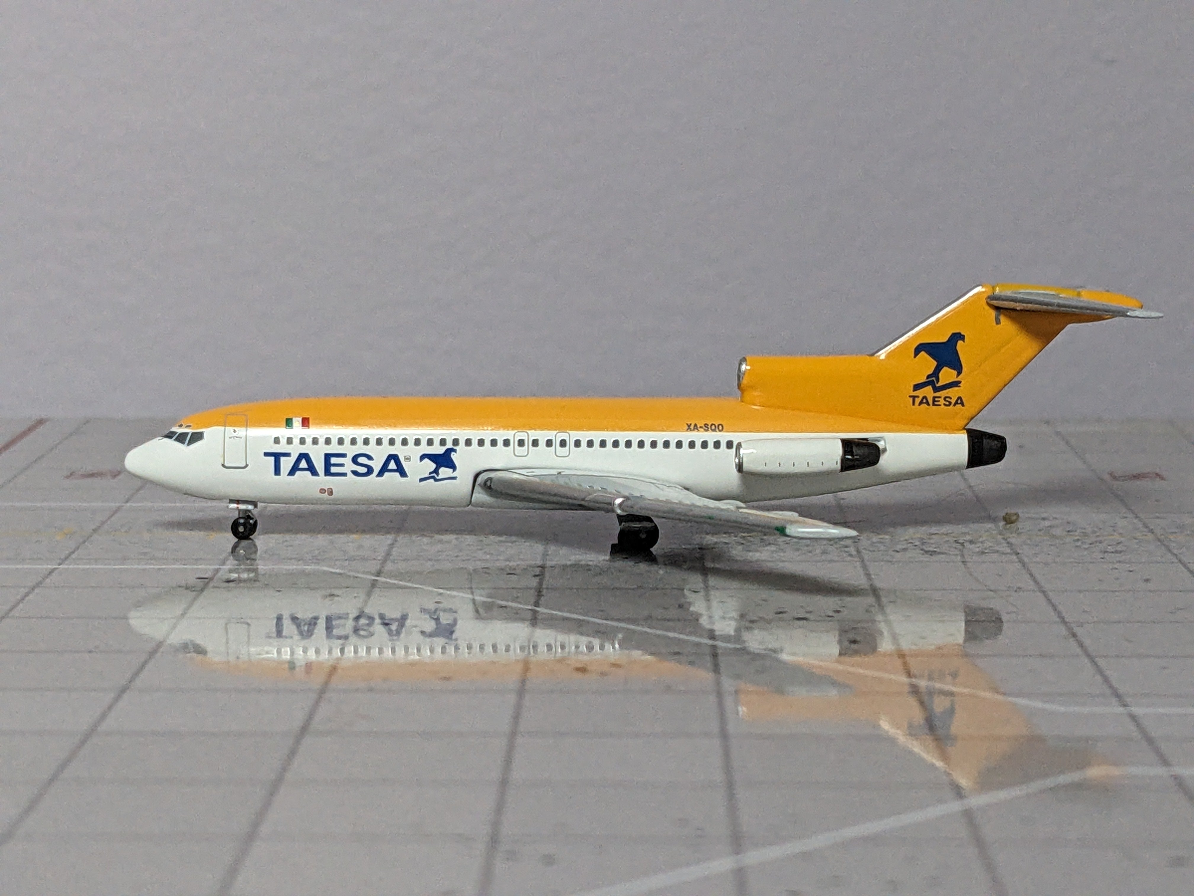 1:400 AEROCLASSICS TAESA B727-200 XA-SQO