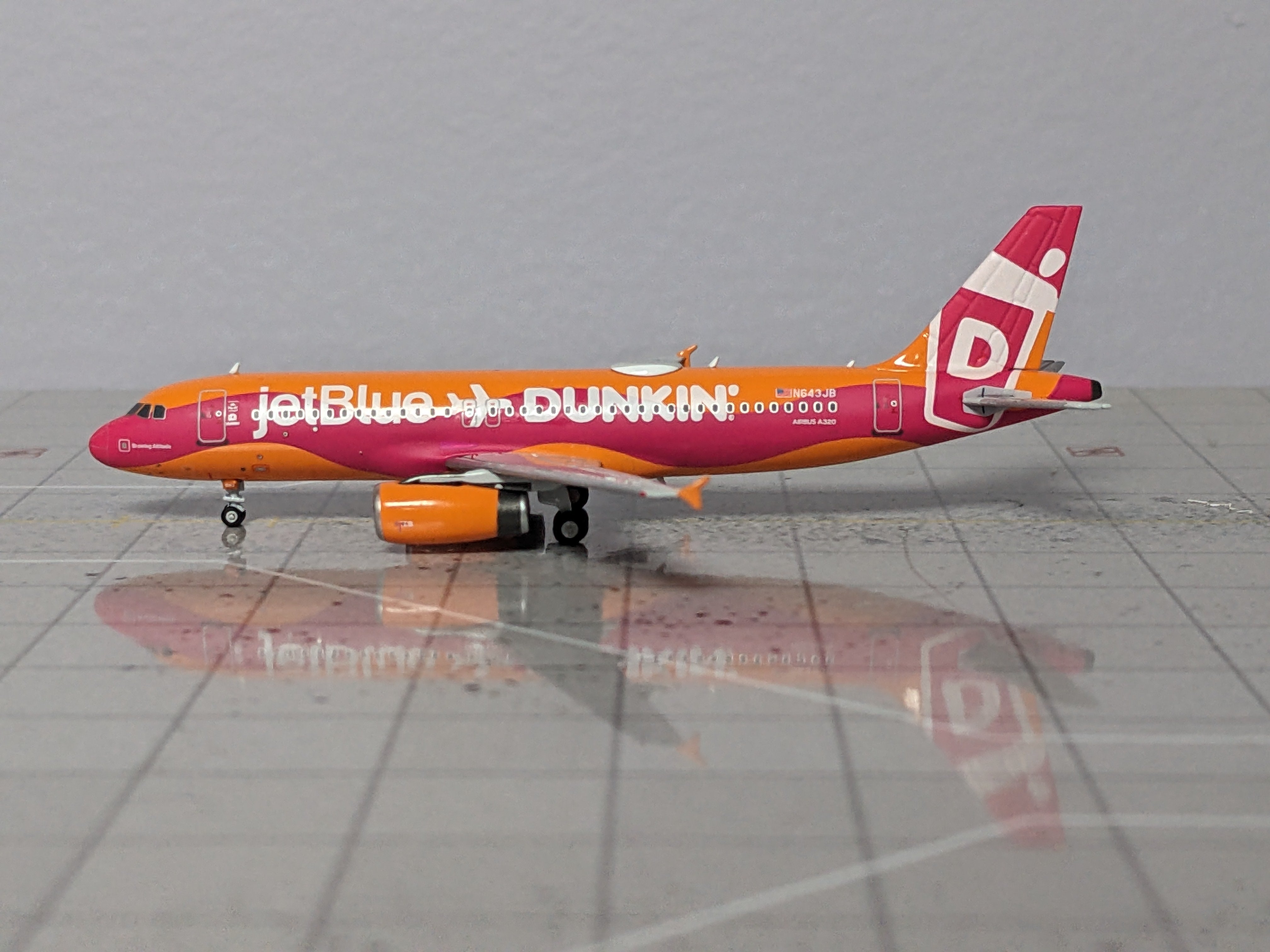 1:400 NG JETBLUE A320 N643JB DUNKIN
