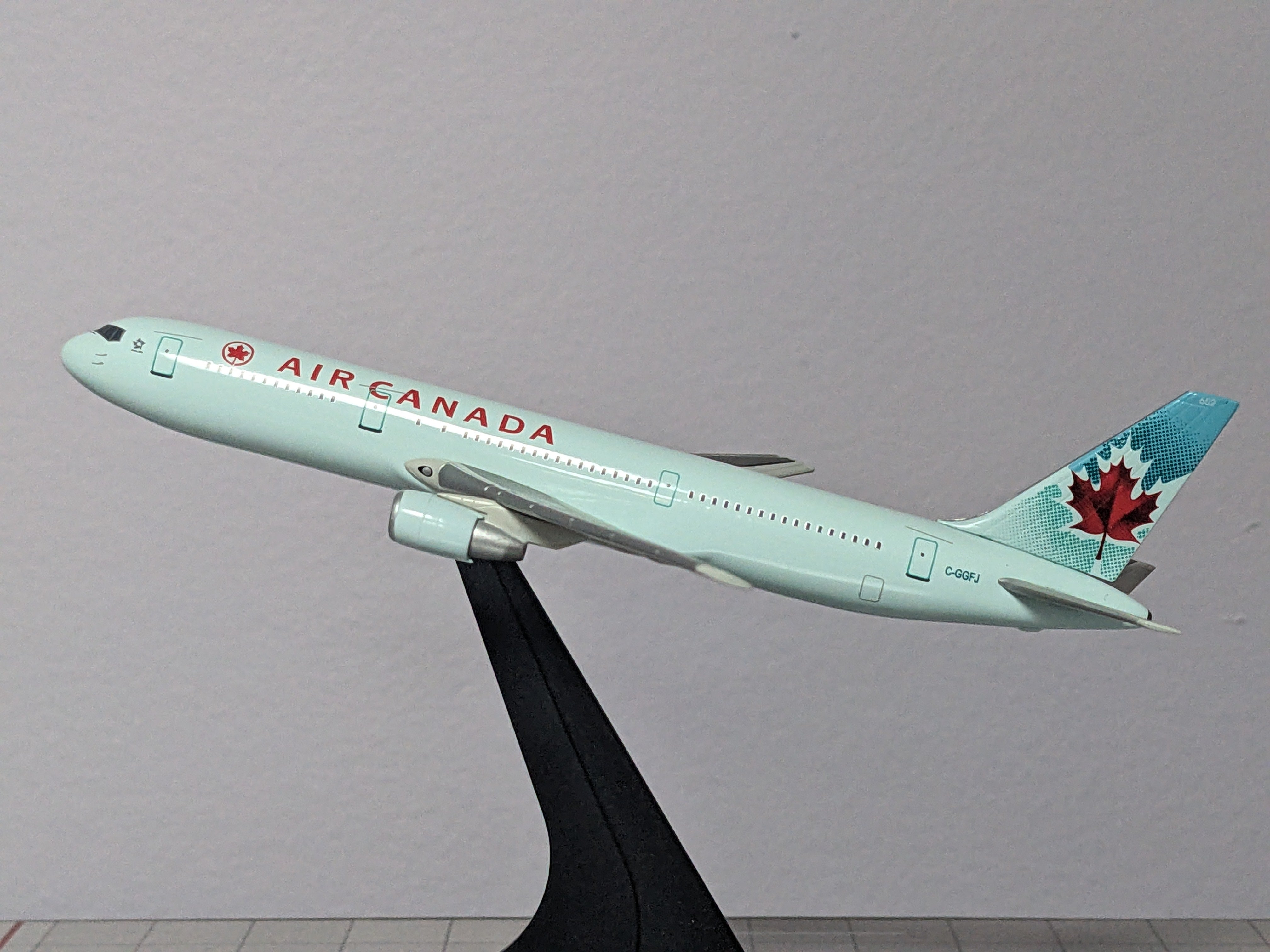 1:400 DRAGON AIR CANADA B767-300 C-GGFJ