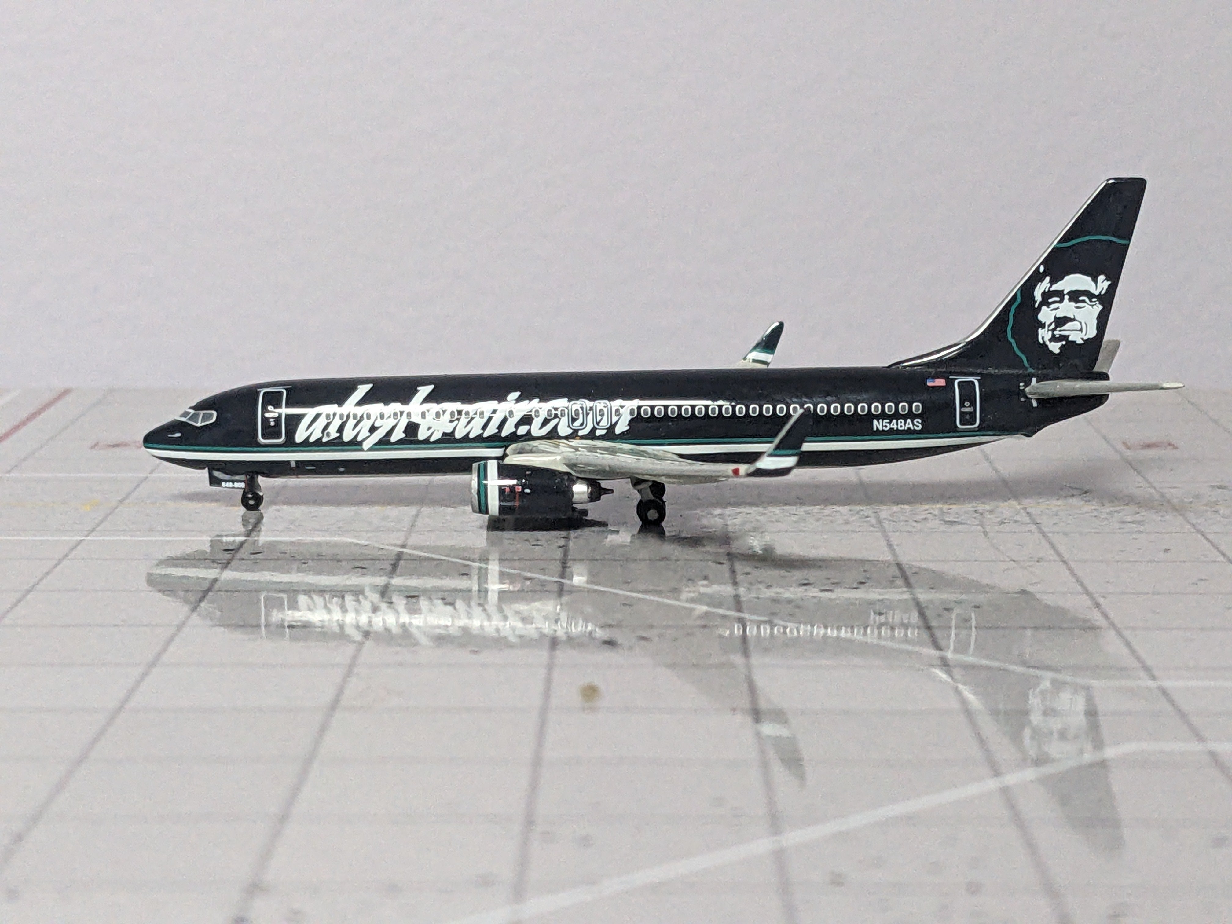 1:400 GEMINI ALASKA B737-800 N548AS "BLACK"
