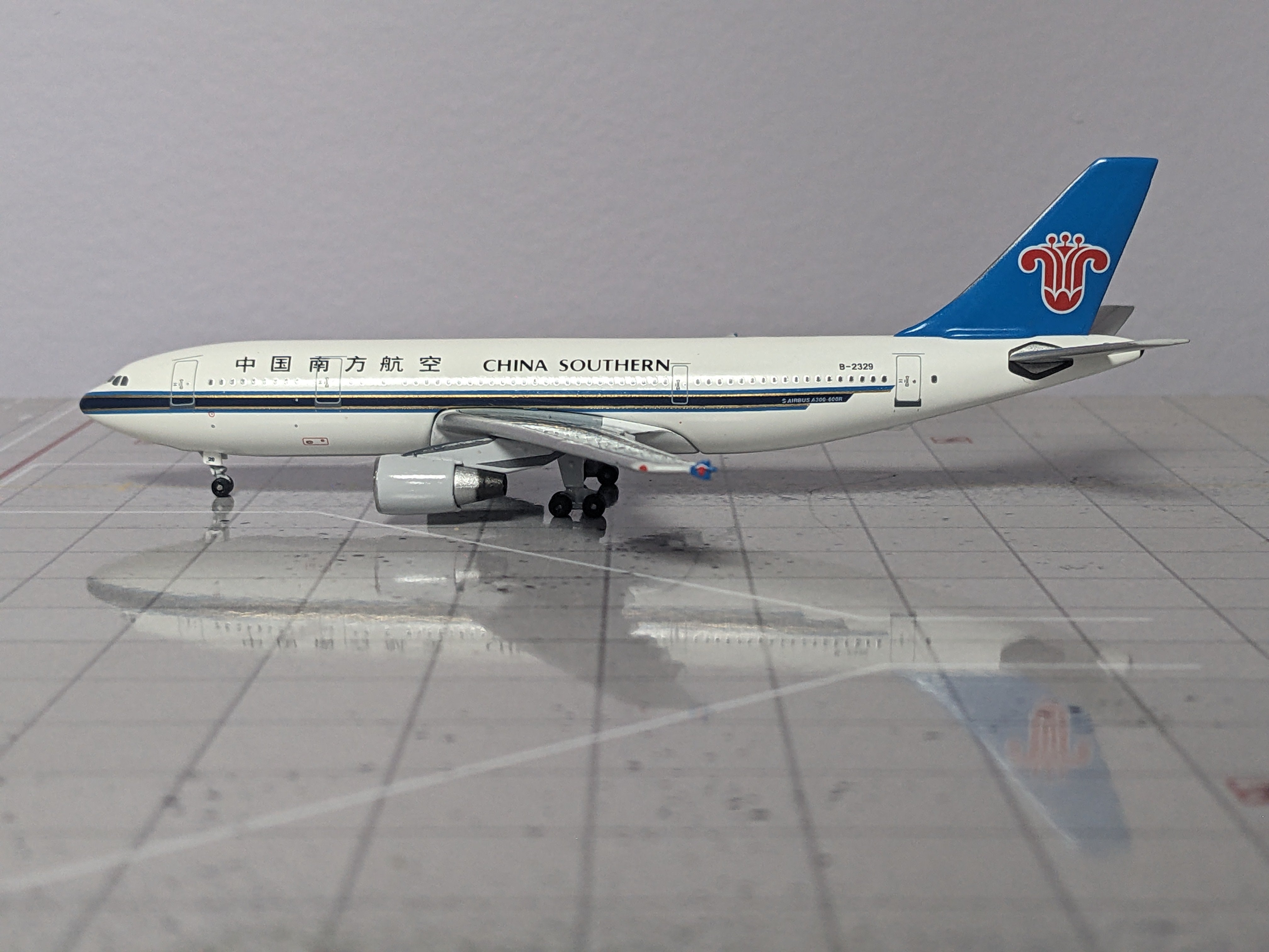 1:400 AEROCLASSICS CHINA SOUTHERN A300 B-2329