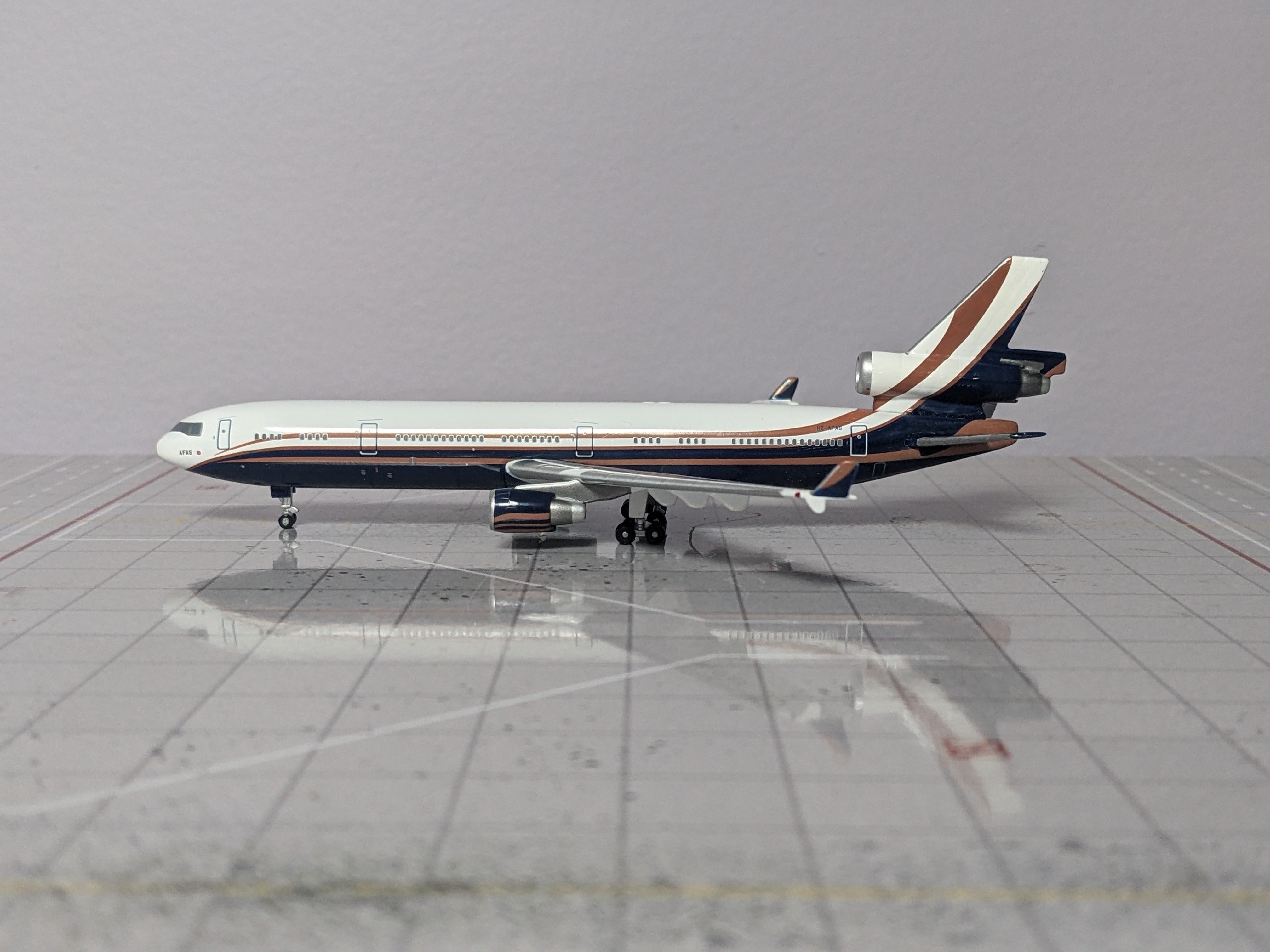 1:400 PHOENIX PRIVATE MD-11 HZ-AFAS
