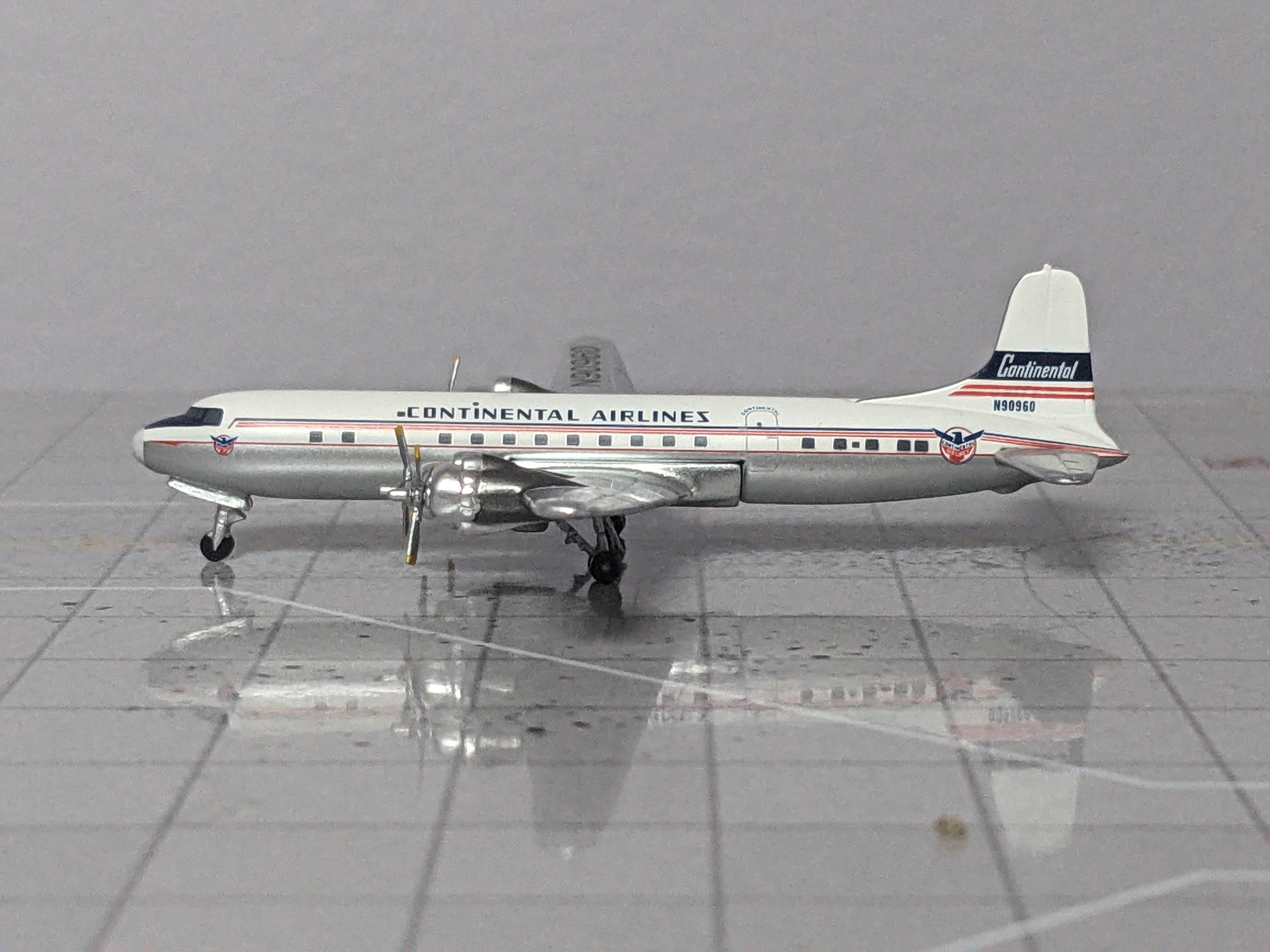 1:400 AEROCLASSICS CONTINENTAL DC-6B N90960
