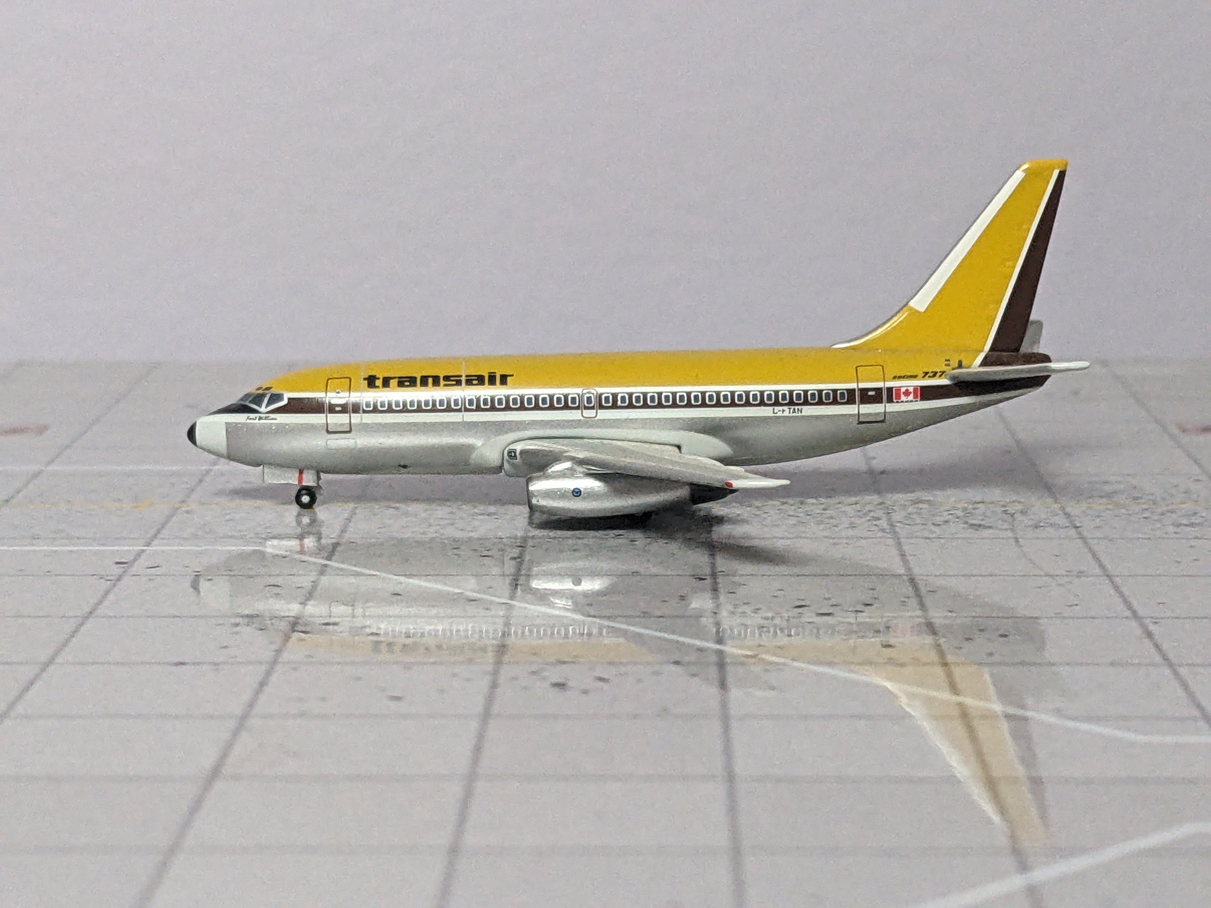 1:400 AEROCLASSICS TRANSAIR B737-200 C-FTAN