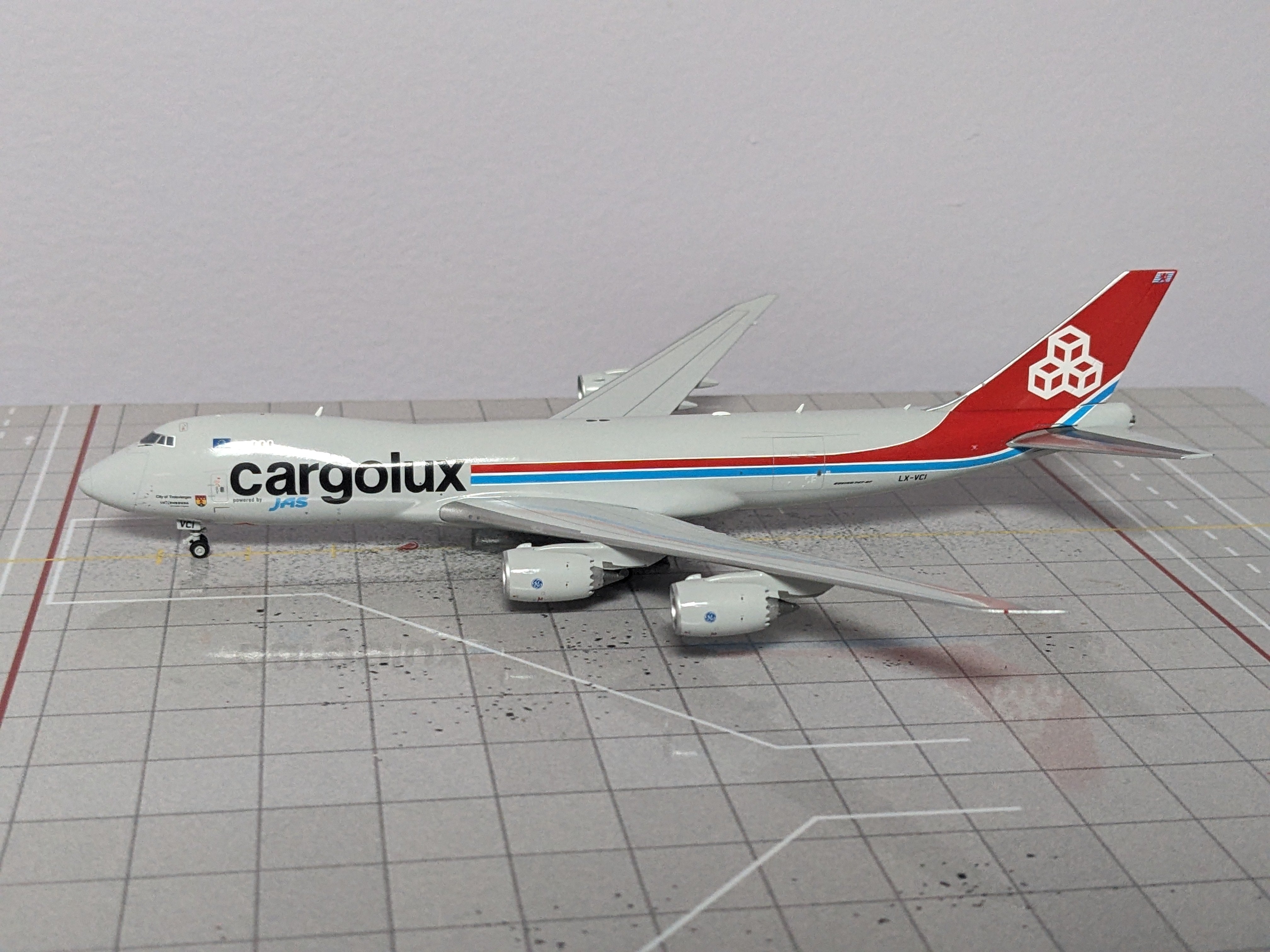 1:400 JC CARGOLUX B747-8F LX-VCI