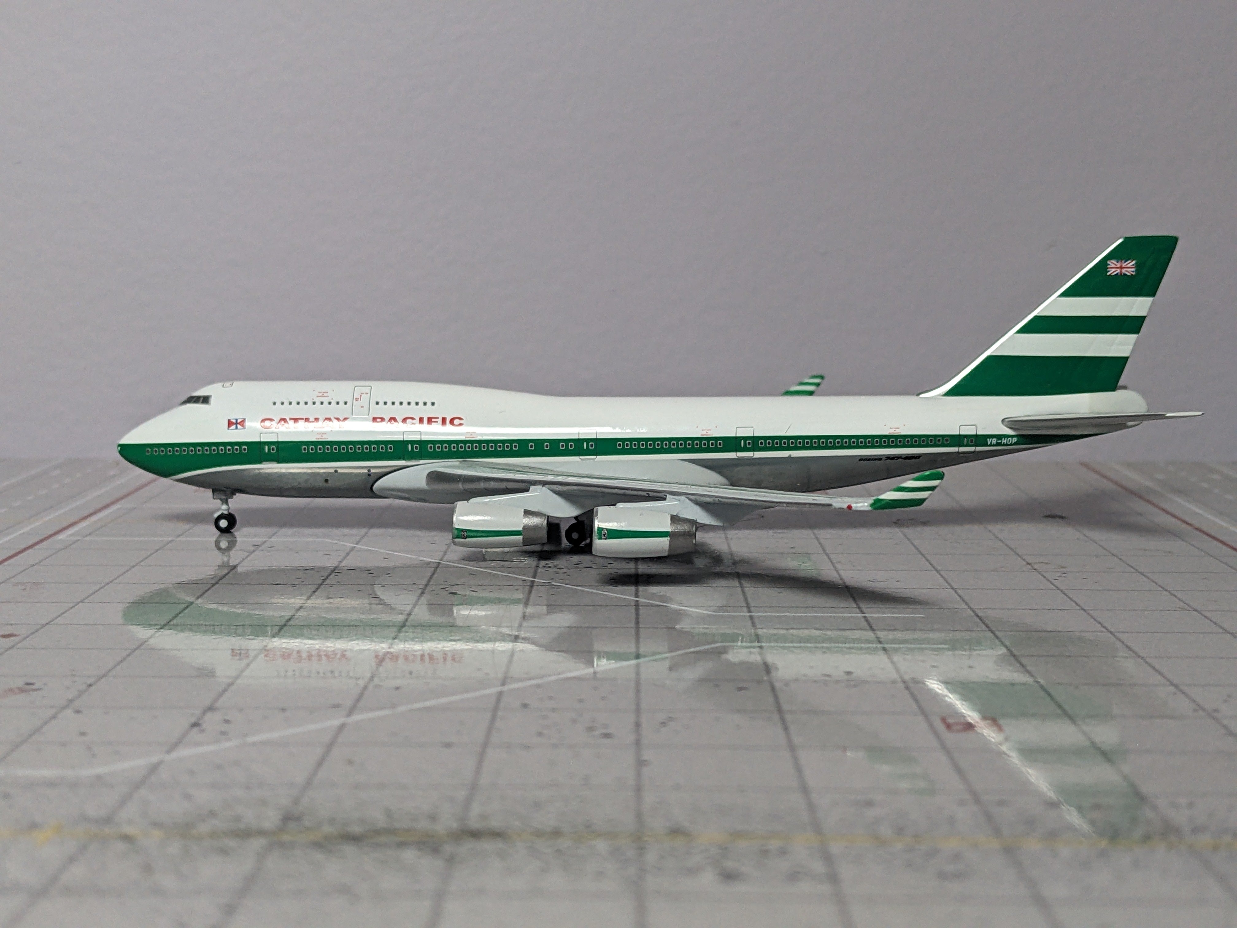 1:400 DREAM JETS CATHAY PACIFIC B747-400 VR-HOP