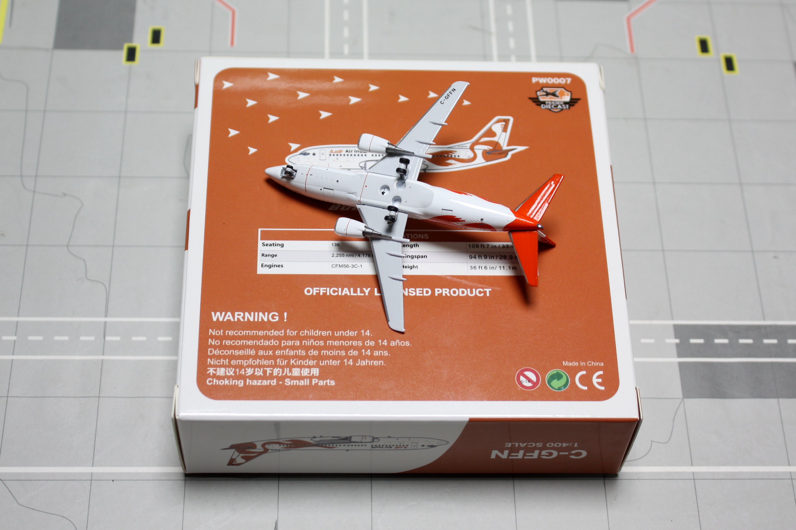 1:400 PANDA AIR INUIT B737-300 C-GFFN