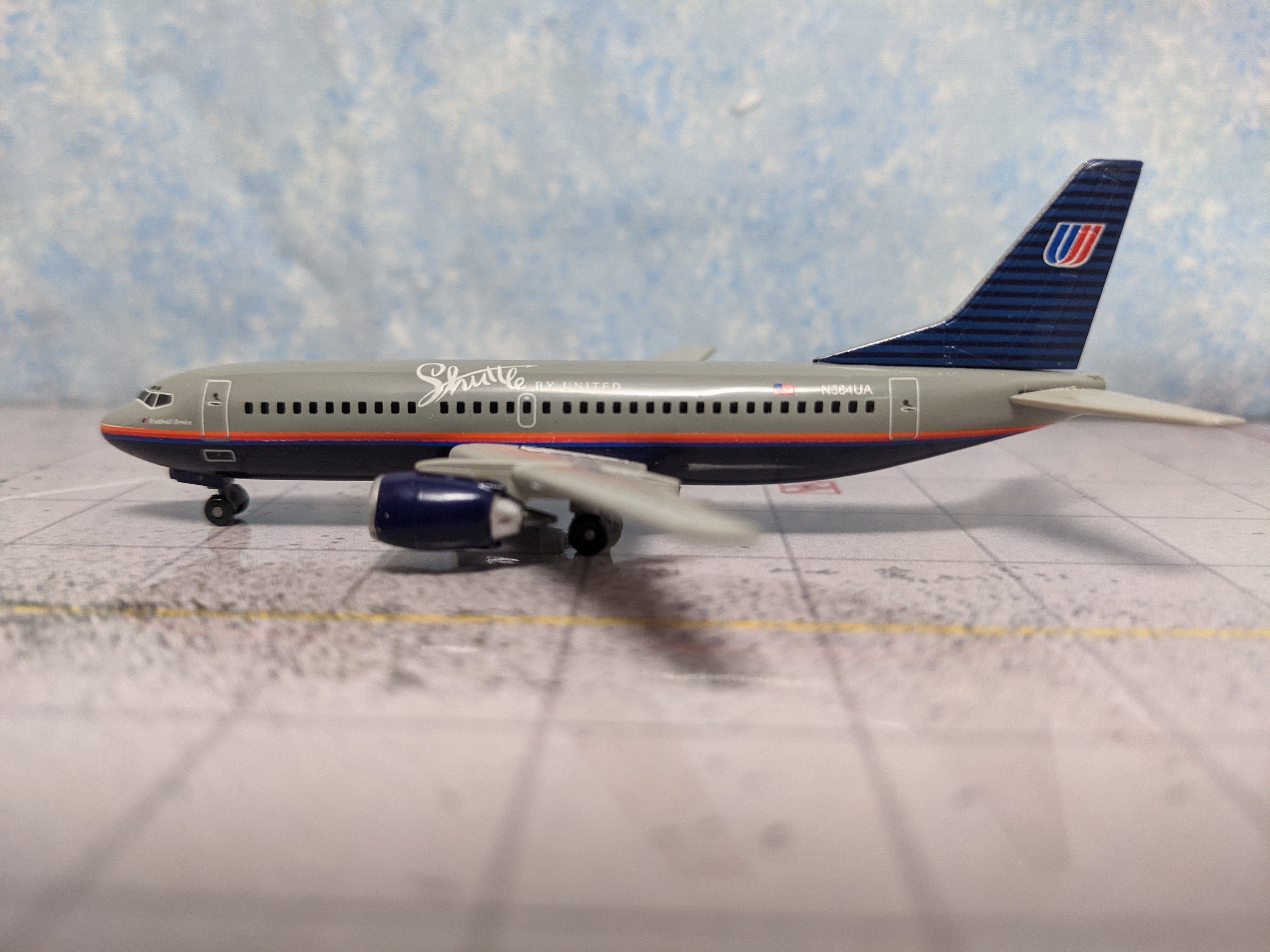 1:400 DRAGON UNITED SHUTTLE B737-300 N384UA