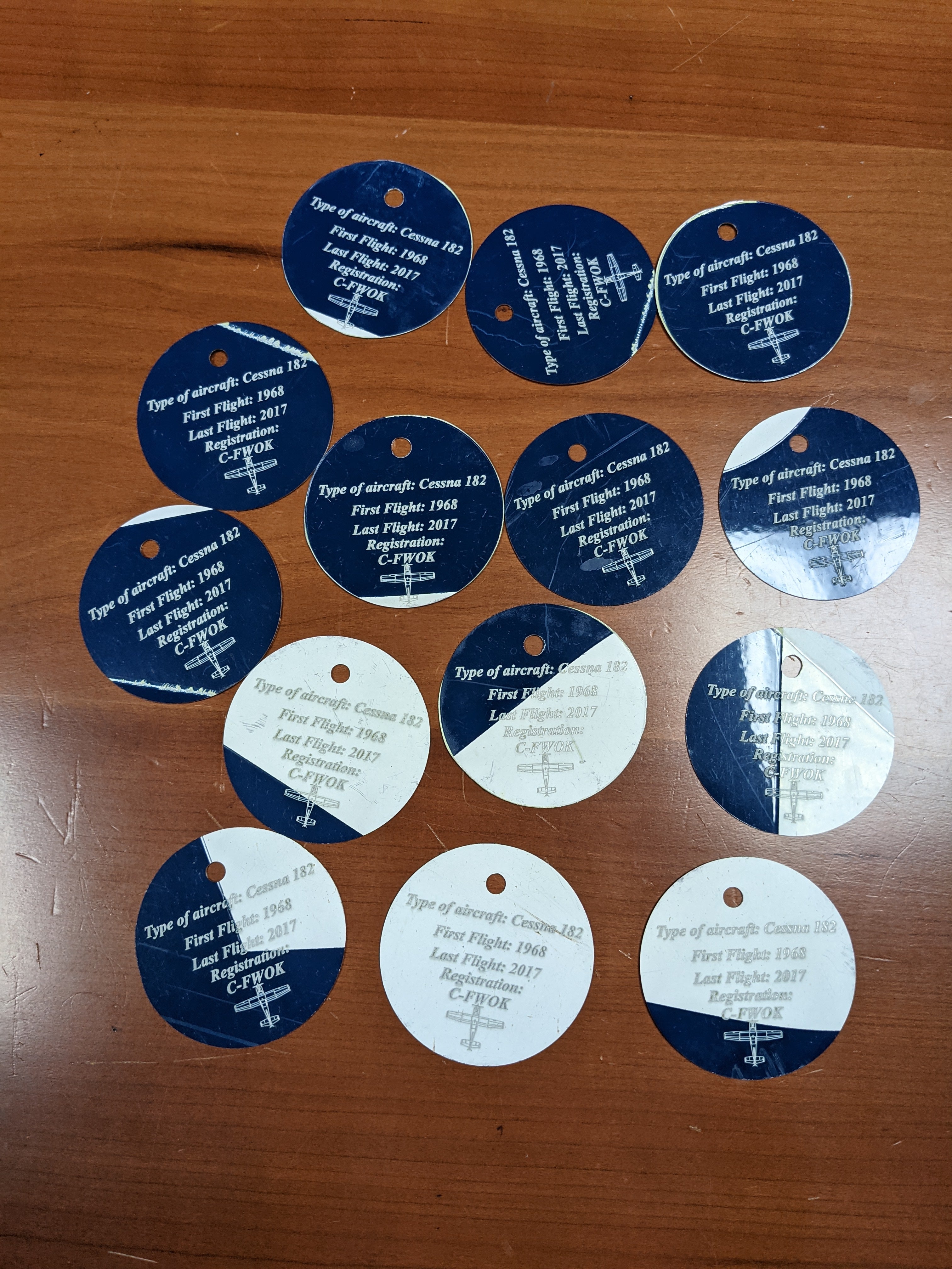 AVIATION ALPHA PLANE TAG CESSNA 182 BLUE AND WHITE