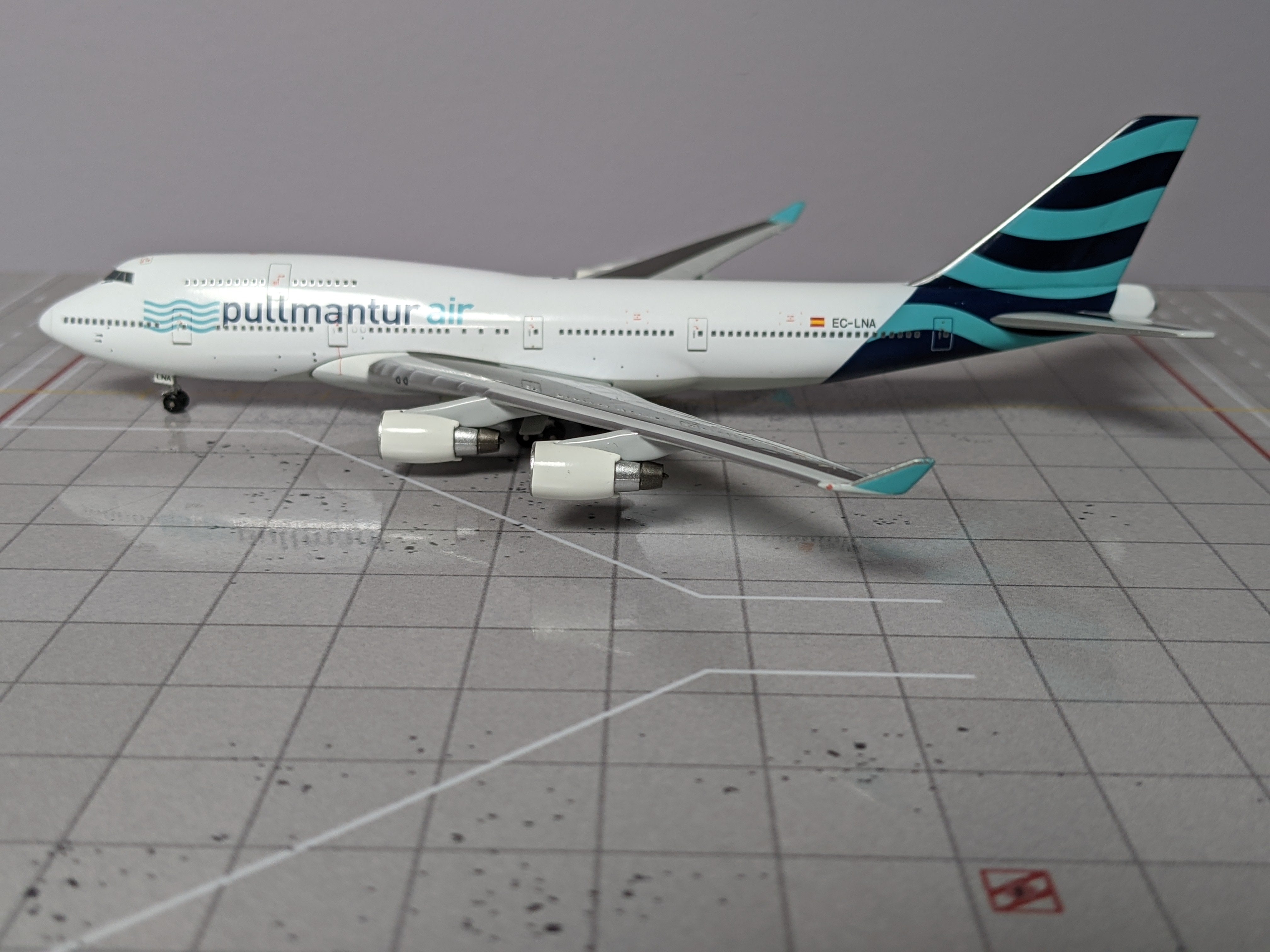 1:400 APOLLO PULLMANTUR AIR B747-400 EC-LNA