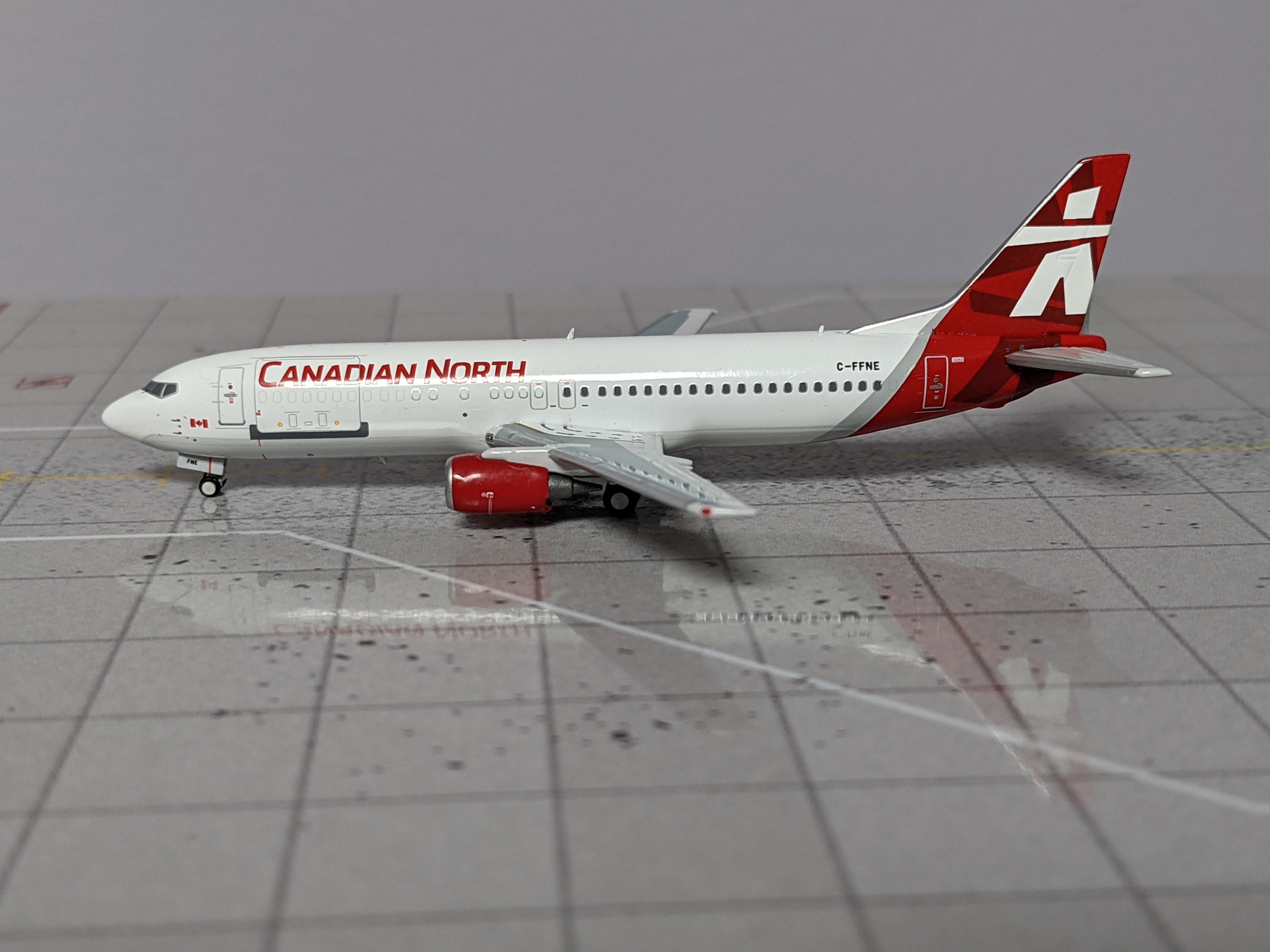 1:400 PANDA CANADIAN NORTH B737-400 C-FFNE