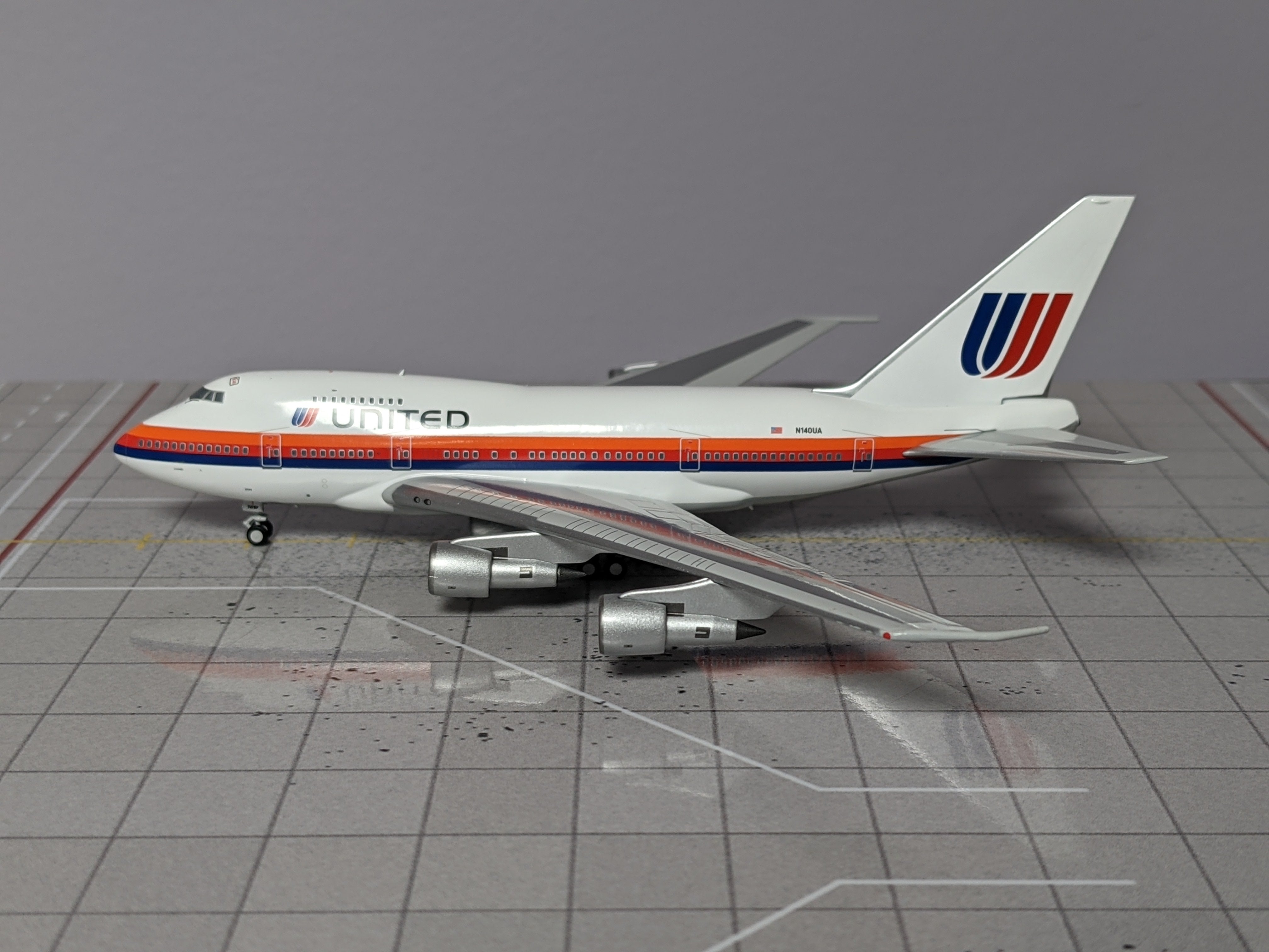 1:400 NG UNITED B747SP N140UA “Saul Bass" livery, large titles