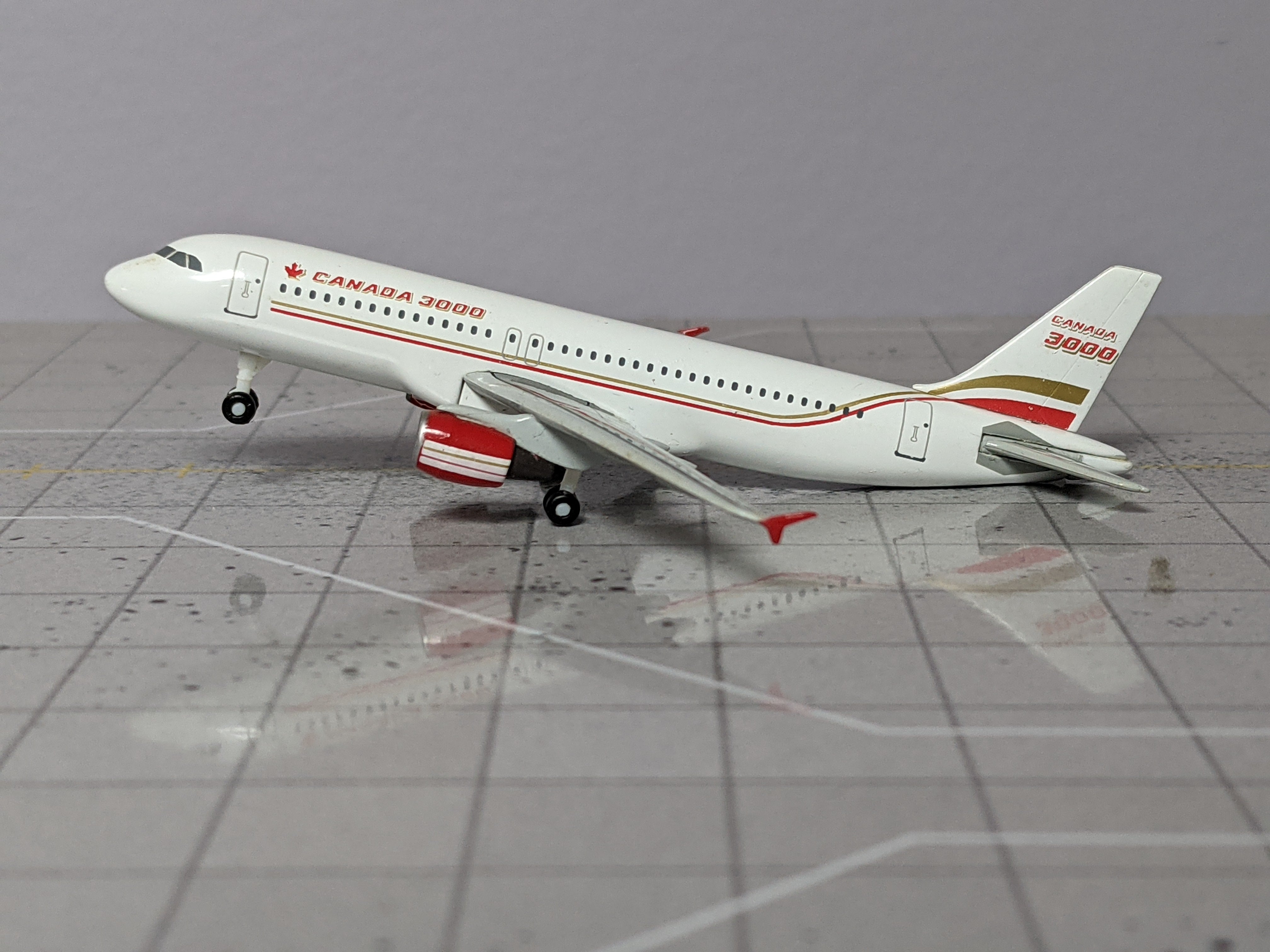 1:400 DRAGON CANADA 3000 A320