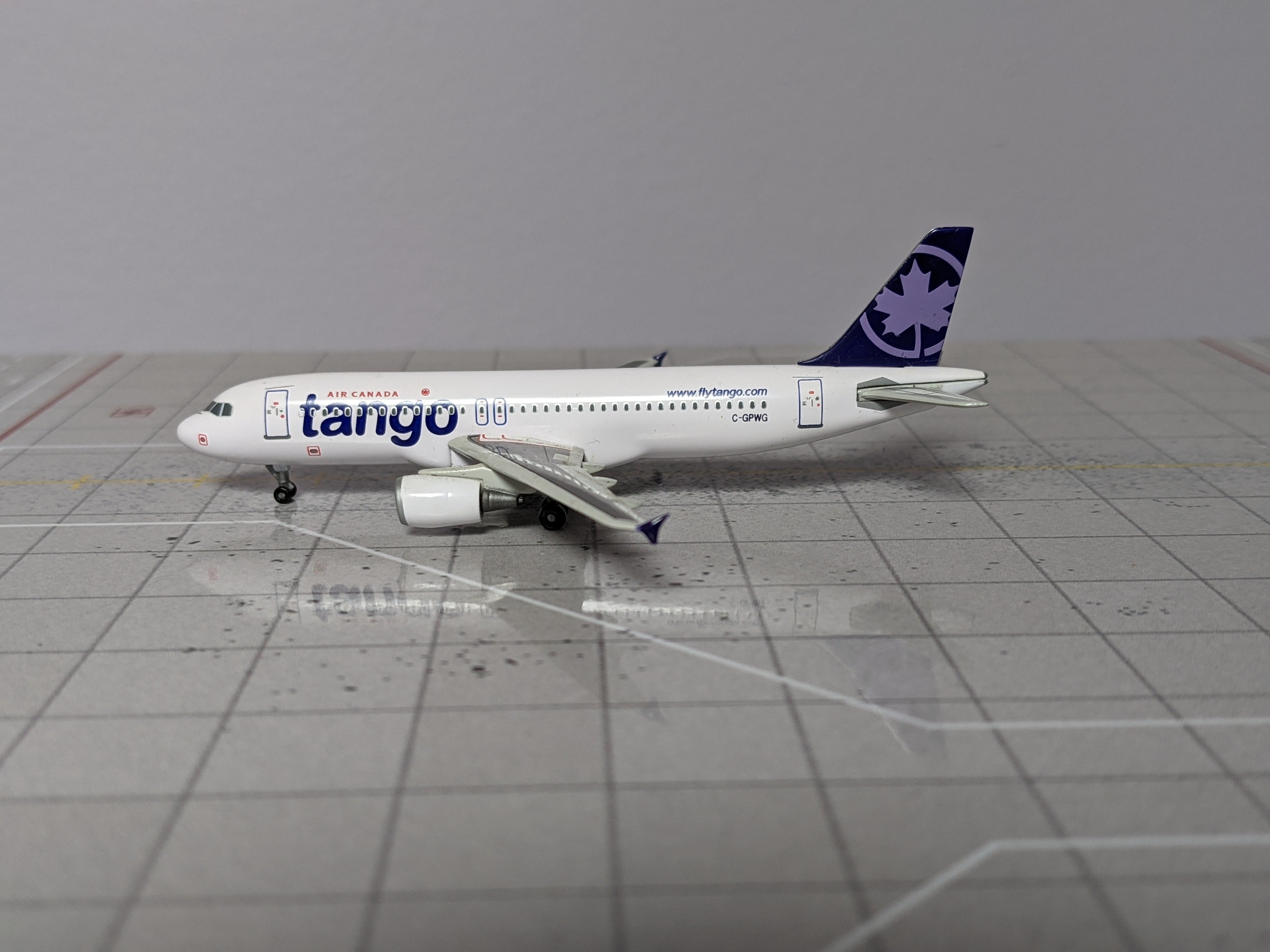 1:400 DRAGON AIR CANADA TANGO A320 C-GPWG