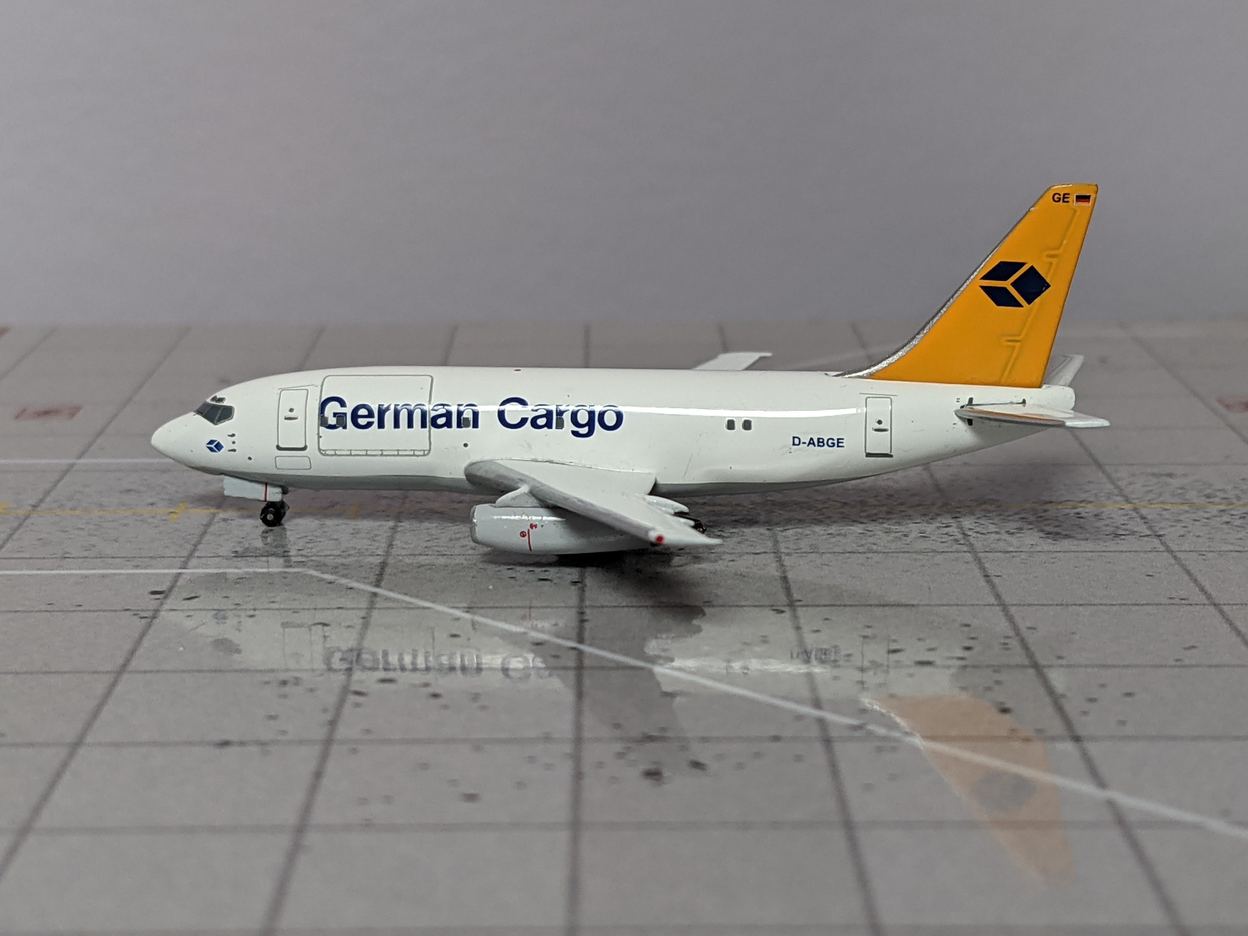 1:400 AEROCLASSICS GERMAN CARGO B737-200 G-ABGE